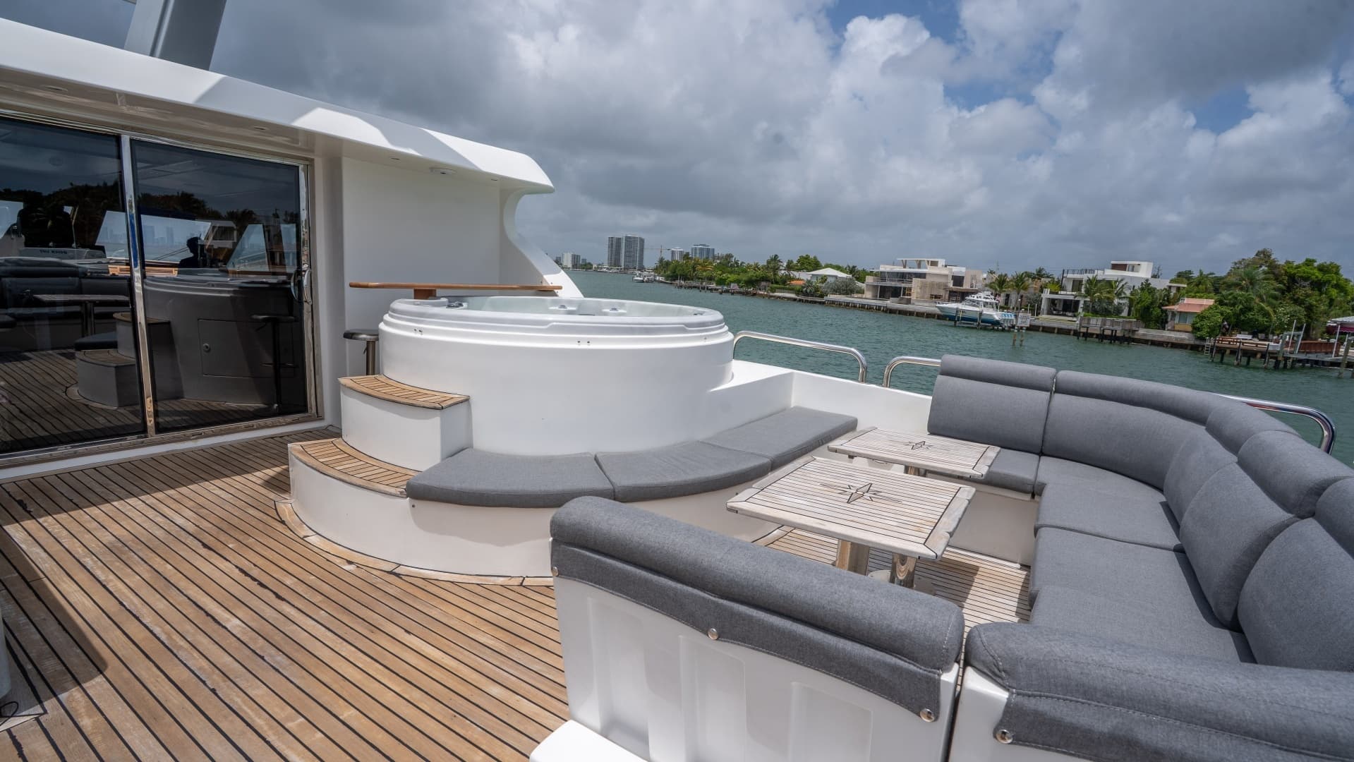2008 Hargrave Sky Lounge - Image 72