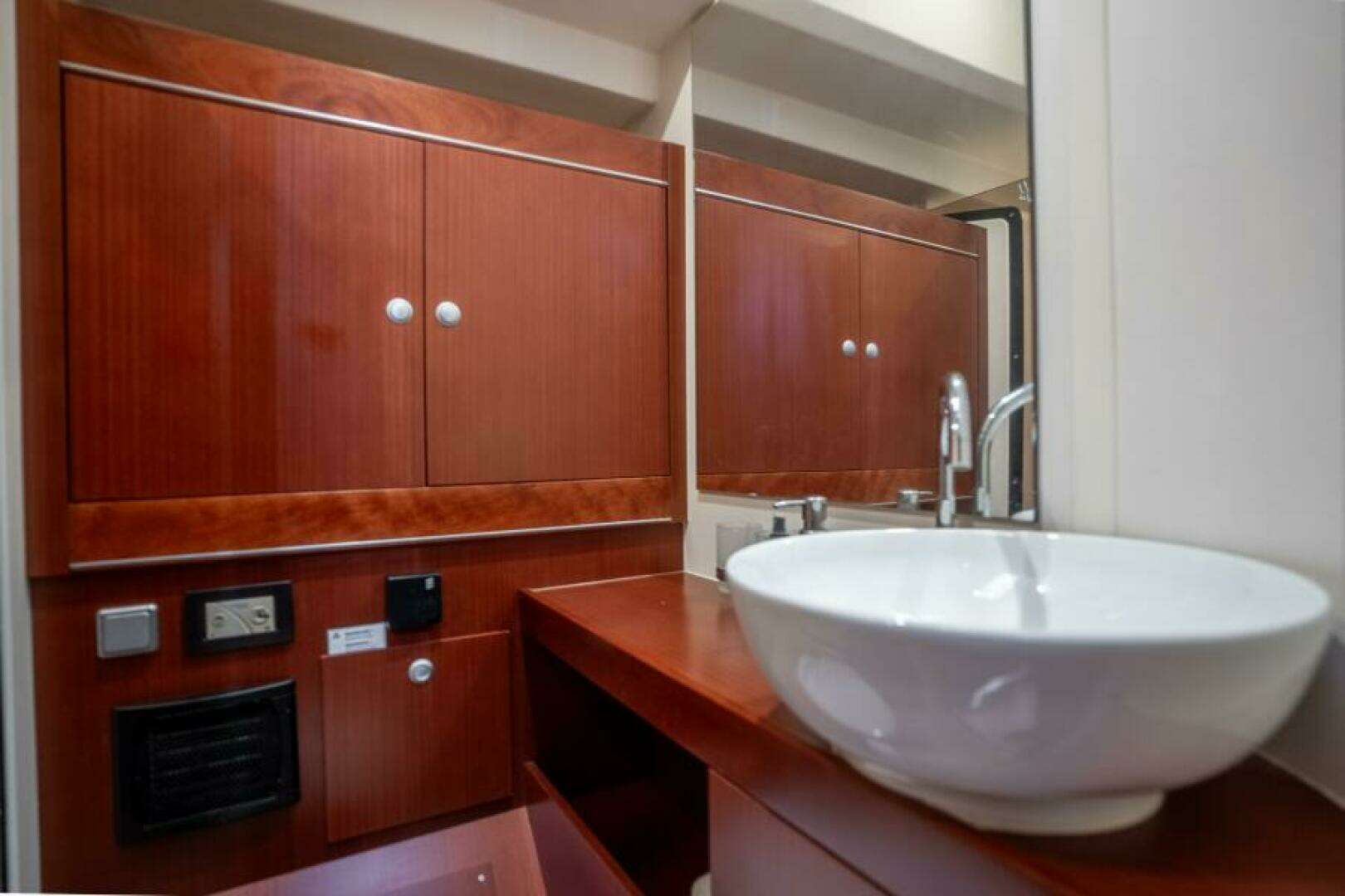 2013 Hanse 575 - Image 22