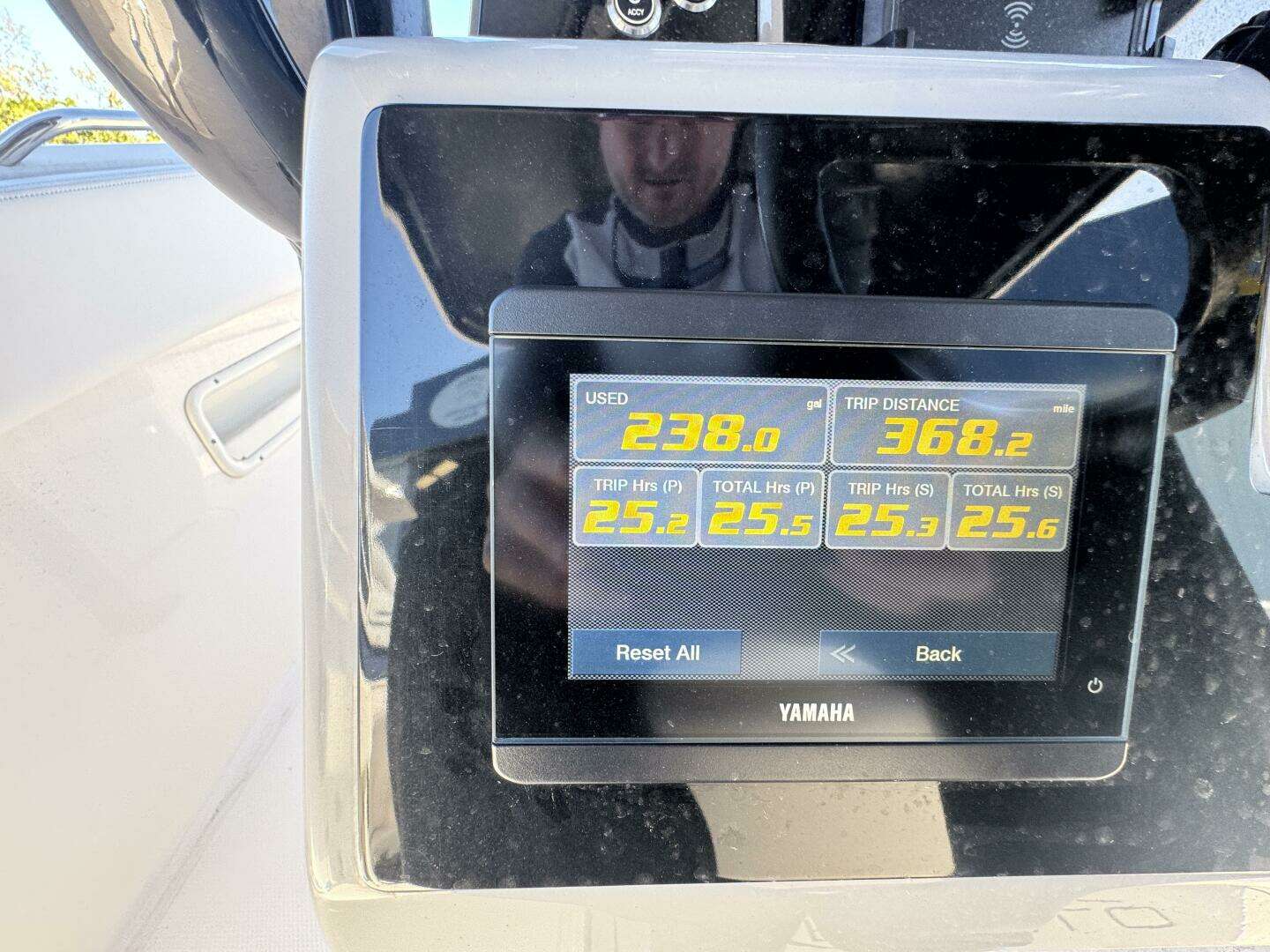 2023 Robalo R270 Center Console - Image 24