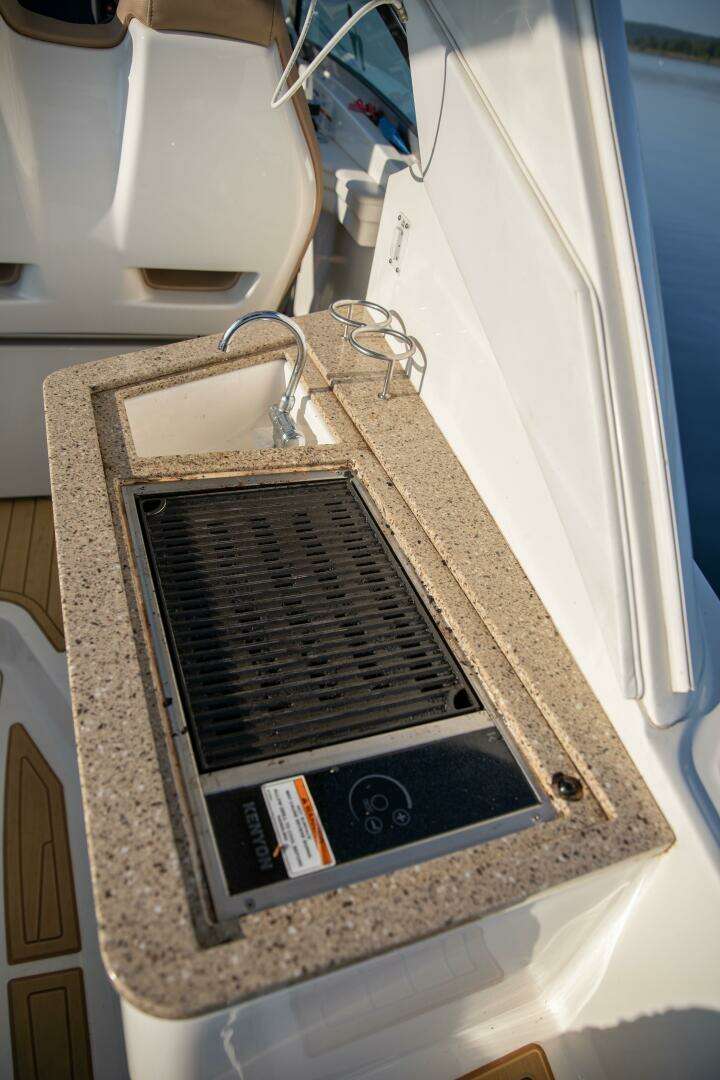 2016 Sea Ray 350 Sundancer - Image 65
