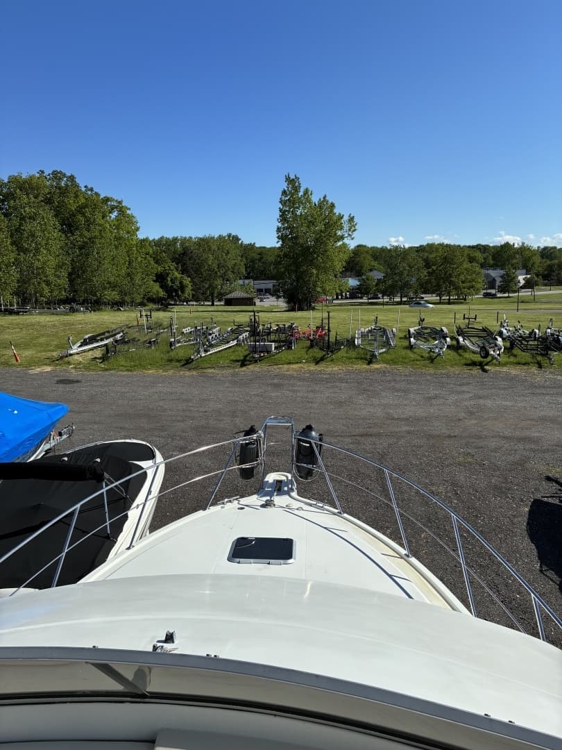 1995 Carver 370 Voyager - Image 3