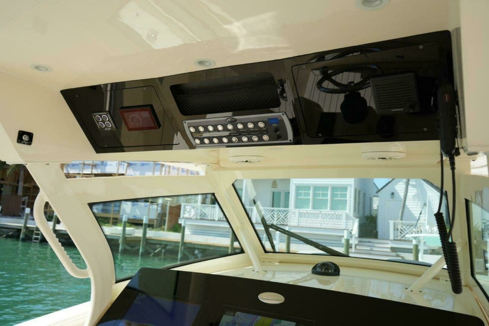 2022 Scout 380 LXF - Image 16