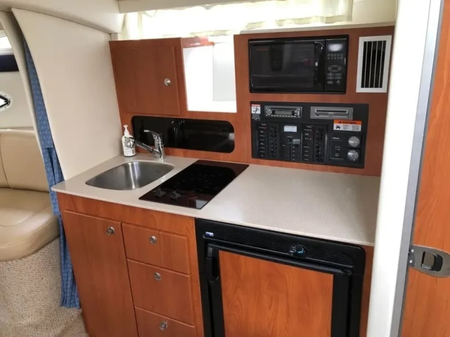 2006 Bayliner 325 - Image 17