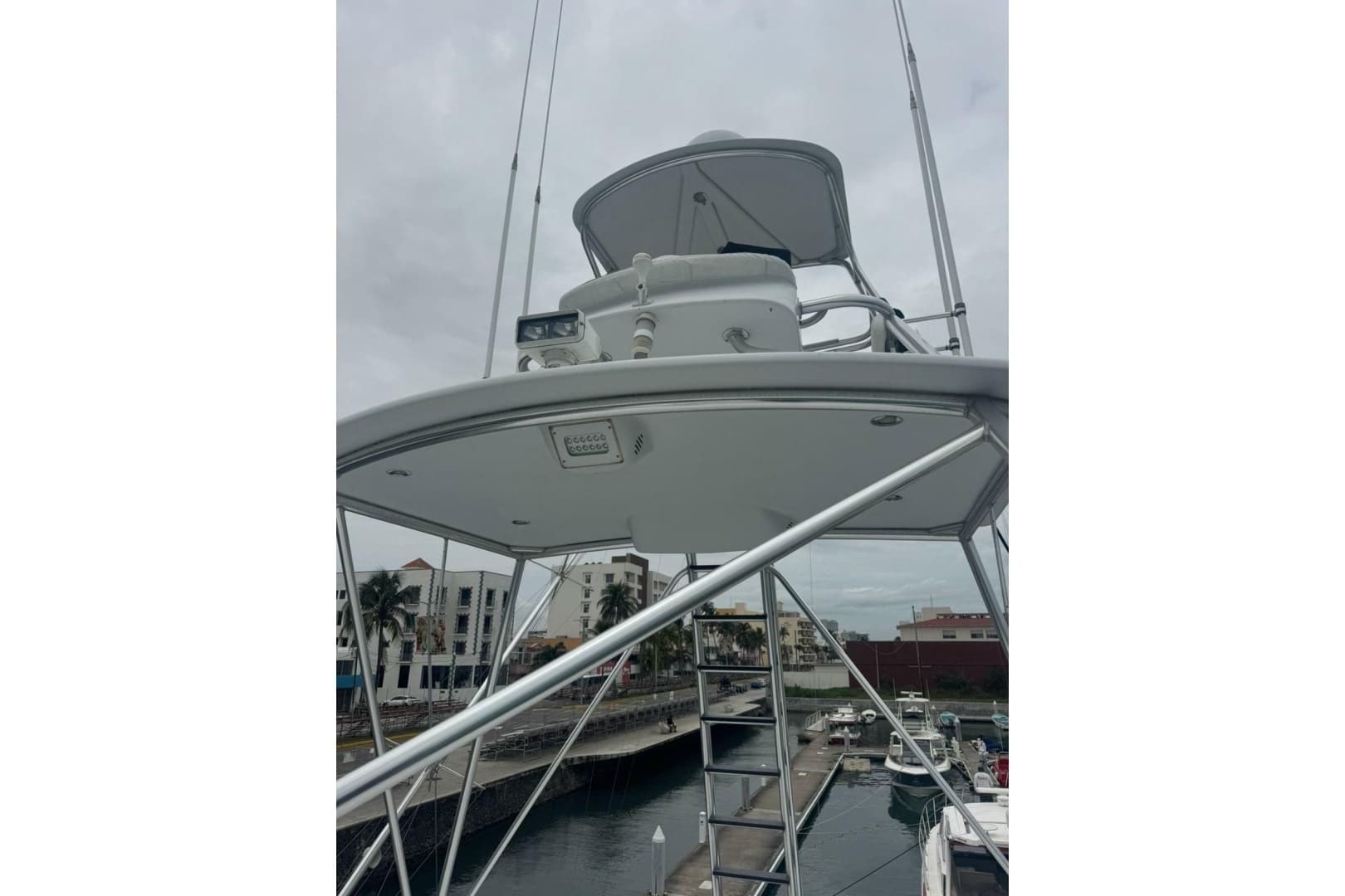 2007 Hatteras — - Image 11