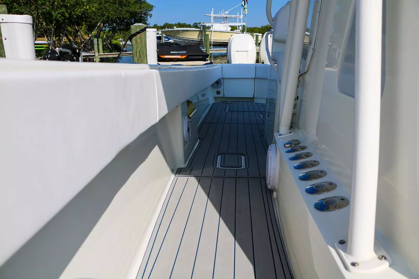 2016 SeaVee 390Z - Image 16