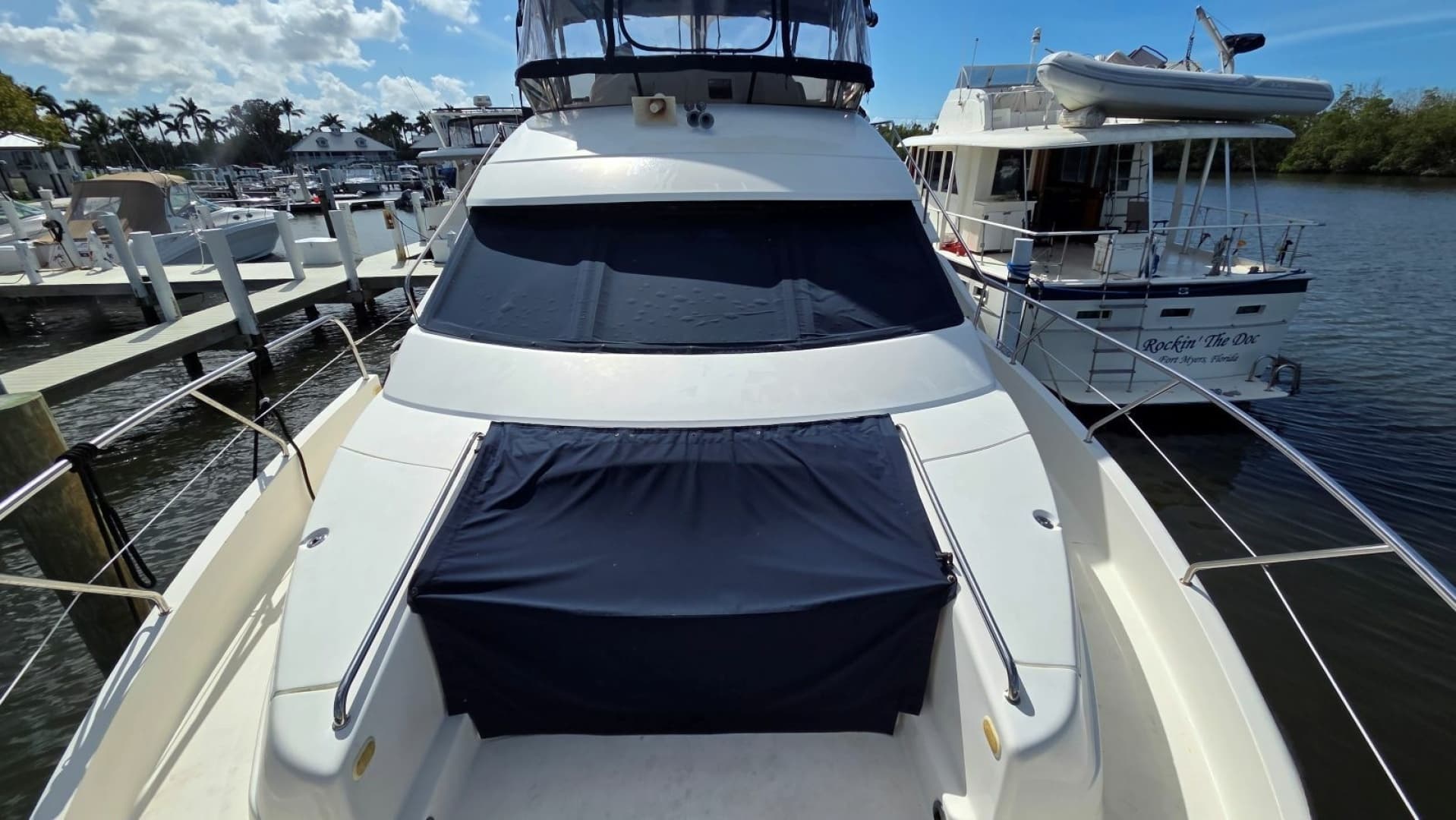 2001 Silverton 453 Motor Yacht - Image 10