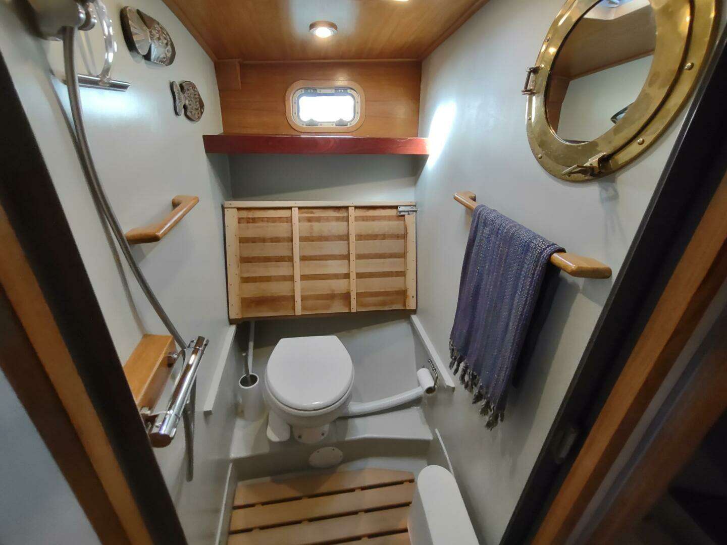 1988 Cascade 42 - Image 30