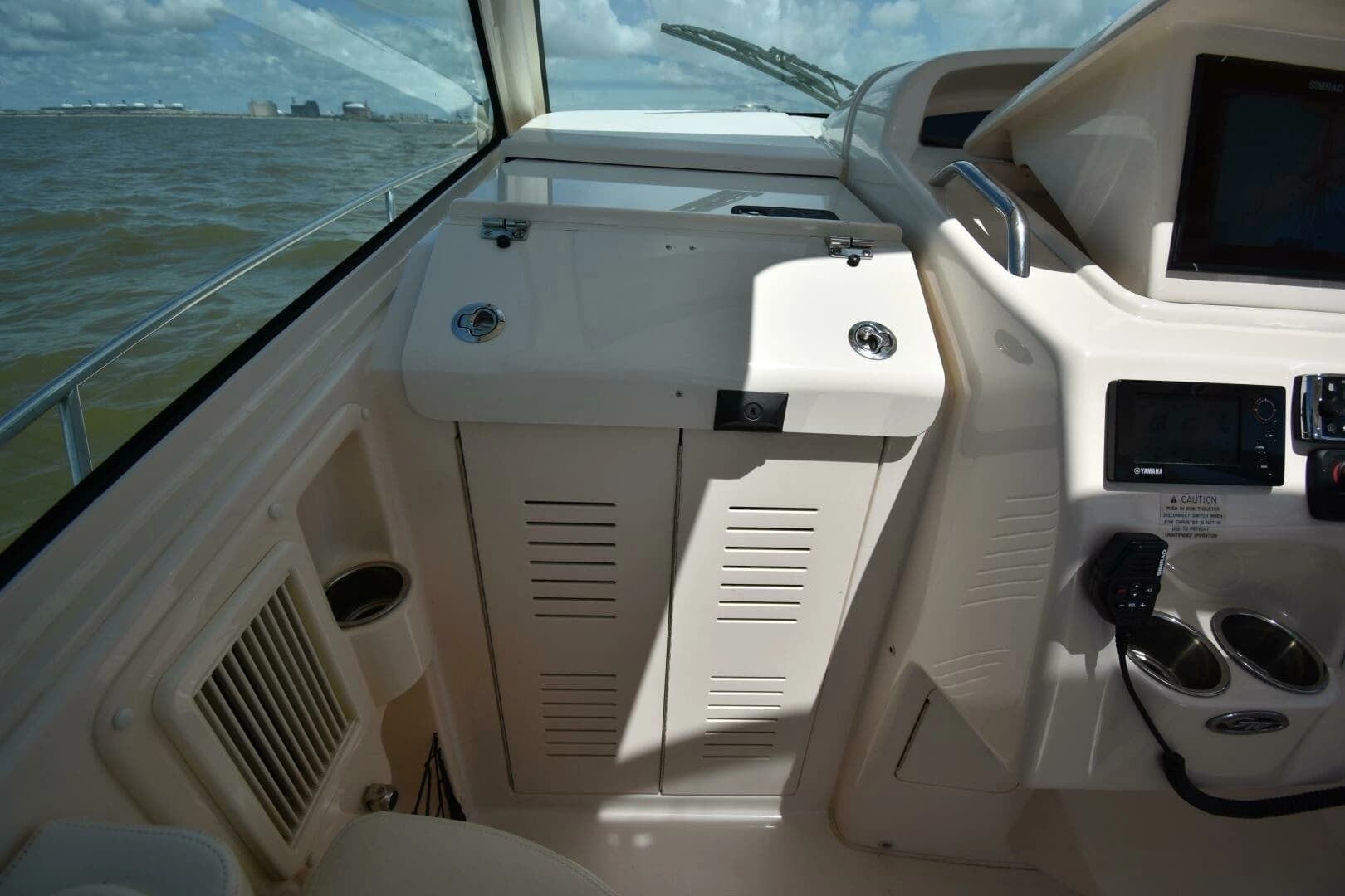 2016 Grady-White 330 Express - Image 14
