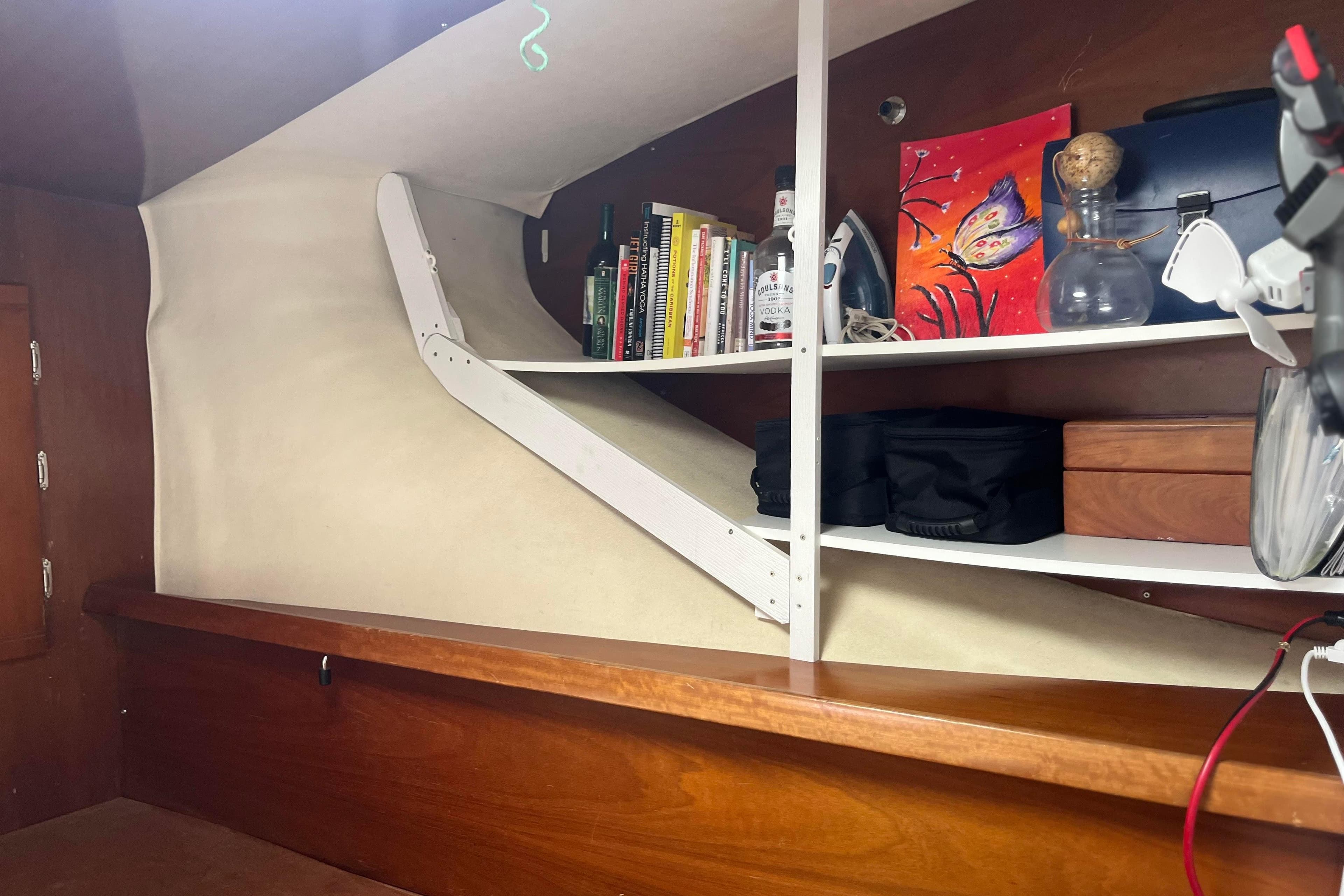 Interior of 2000 Fountaine Pajot Belize 43 with shelves, books, and decorative items.