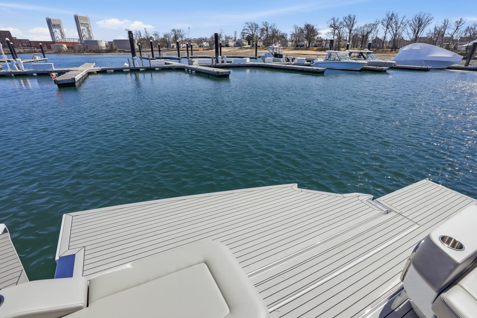 2026 Cruisers Yachts 50GLS OB - Image 17