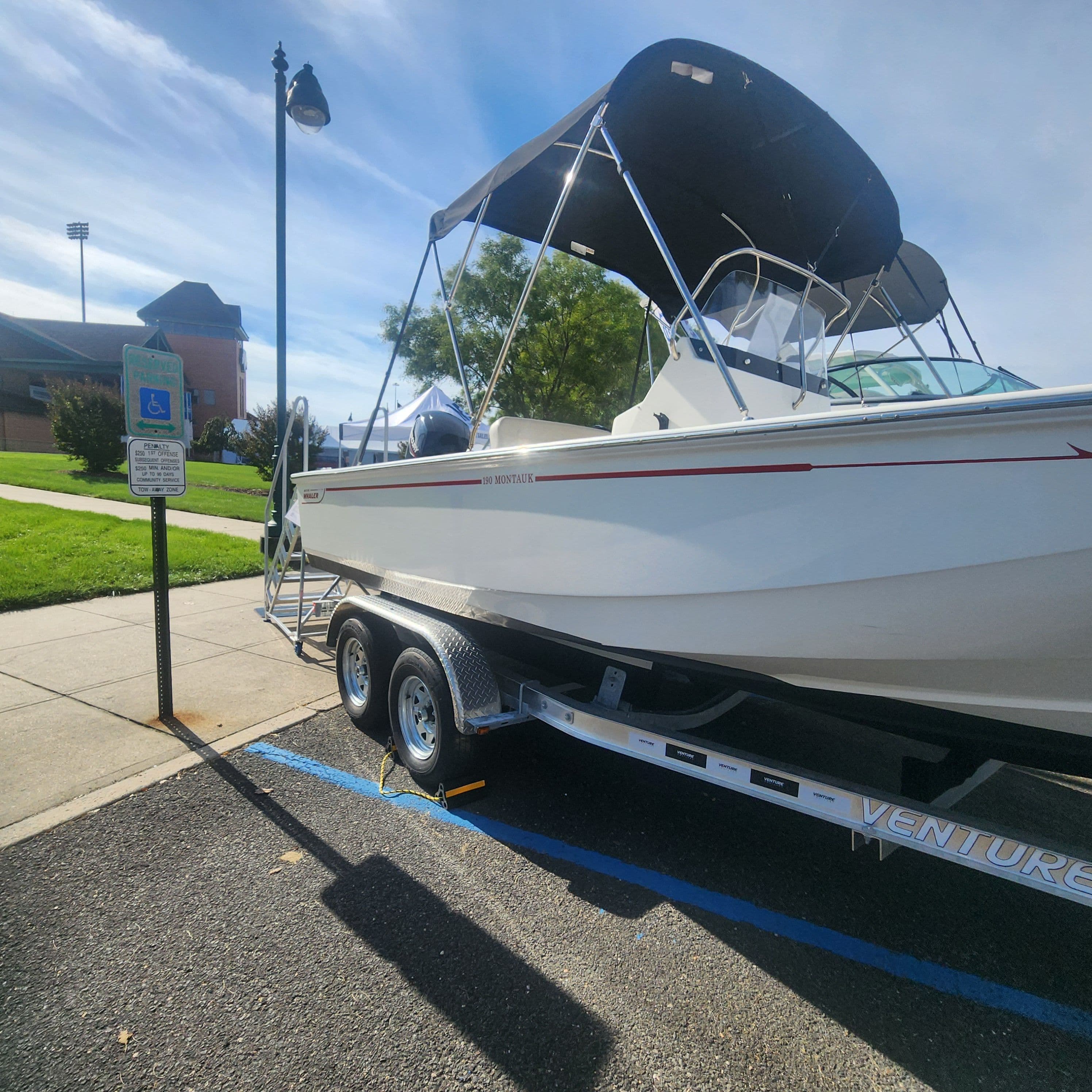 2024 Boston Whaler 190 Montauk - 3