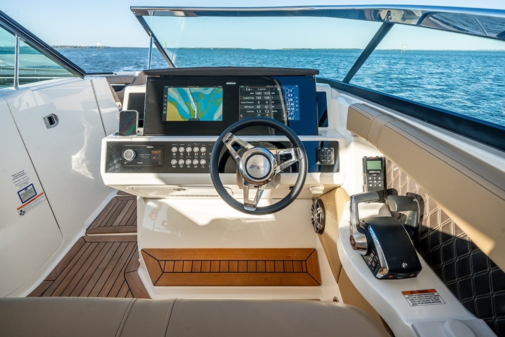 2023 Sea Ray SLX 350 Outboard - Image 24