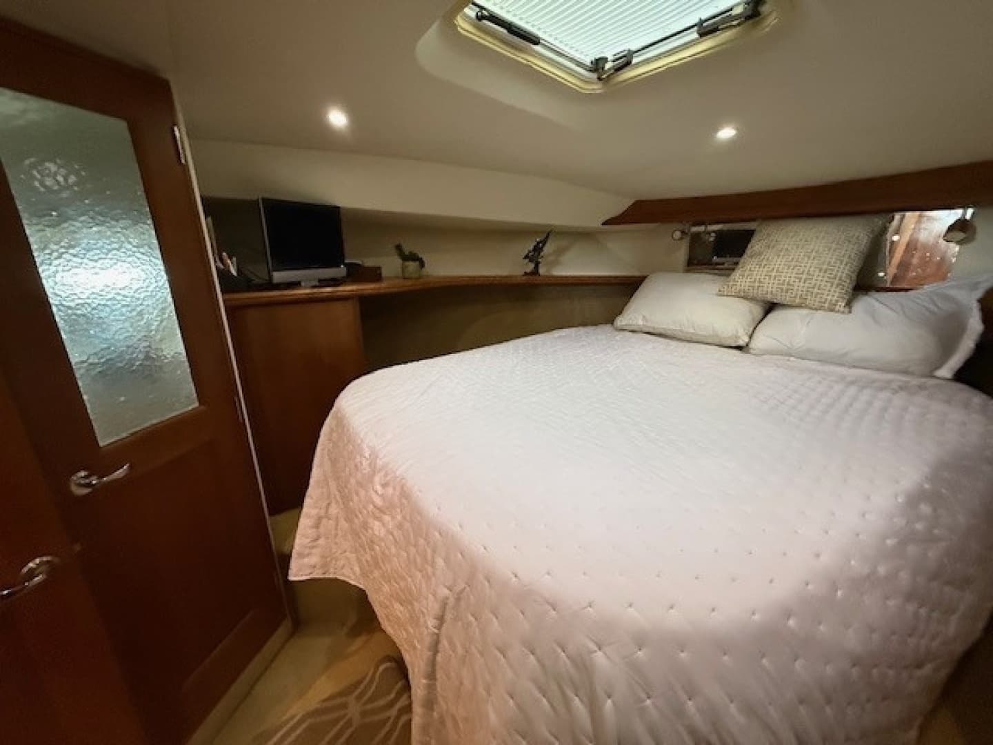 2001 Silverton 42 Convertible - Image 34