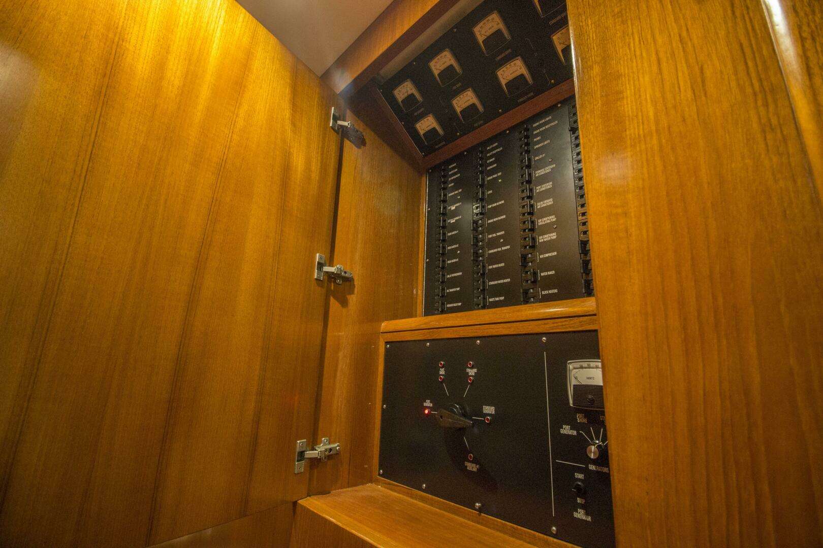 2000 Merritt 80 Sportfish - Image 39