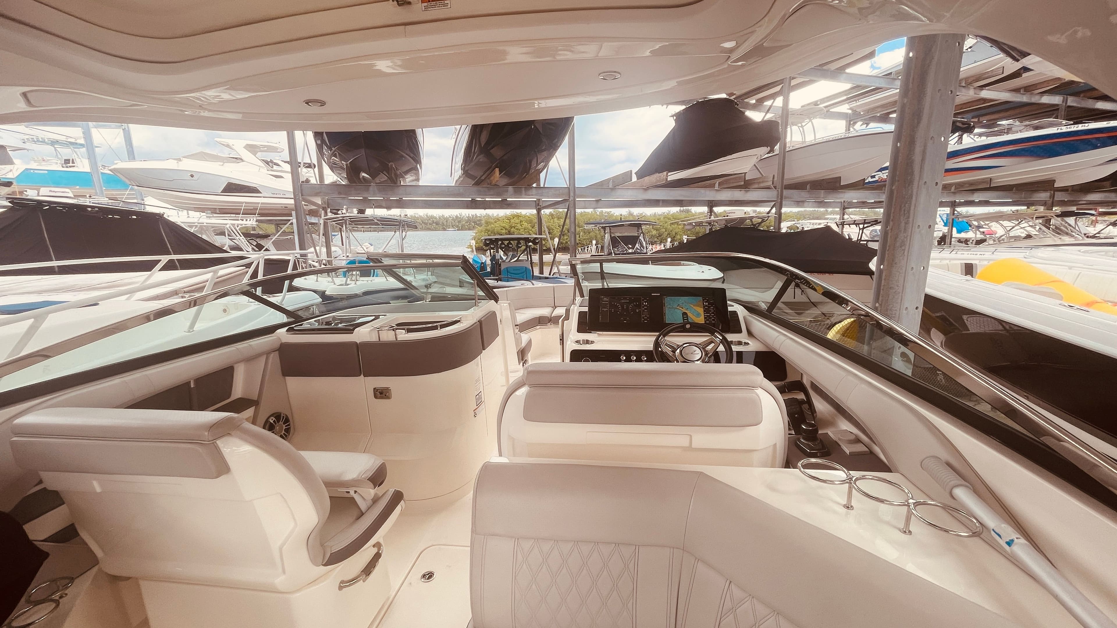 2021 Sea Ray SLX 310 Outboard - 31