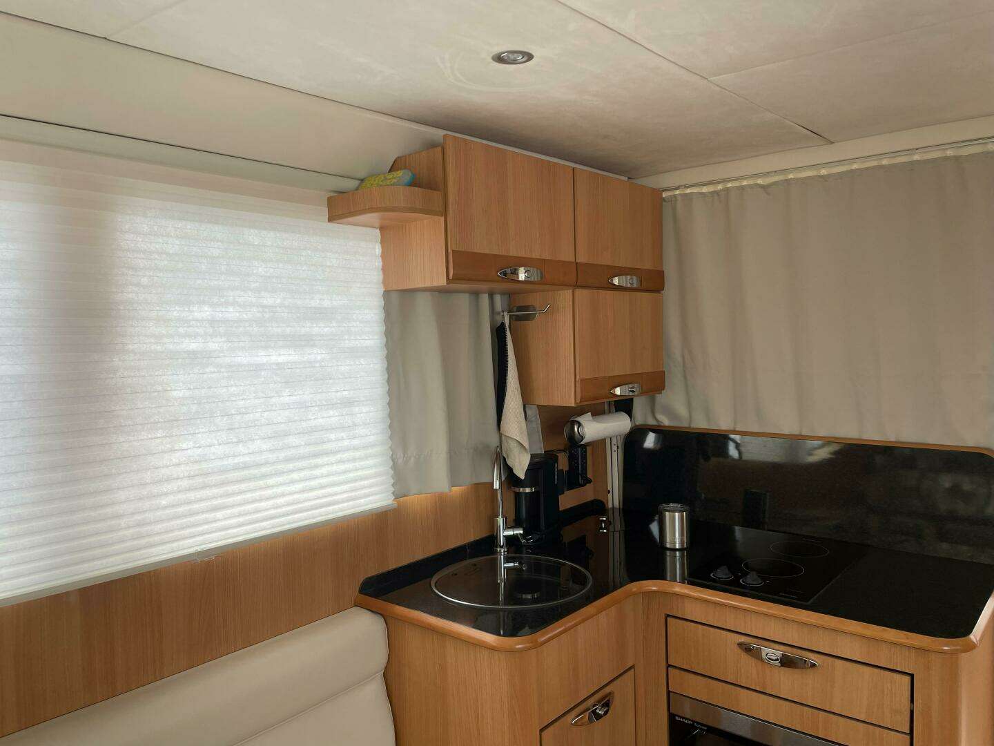 2013 Greenline 33 - Image 32