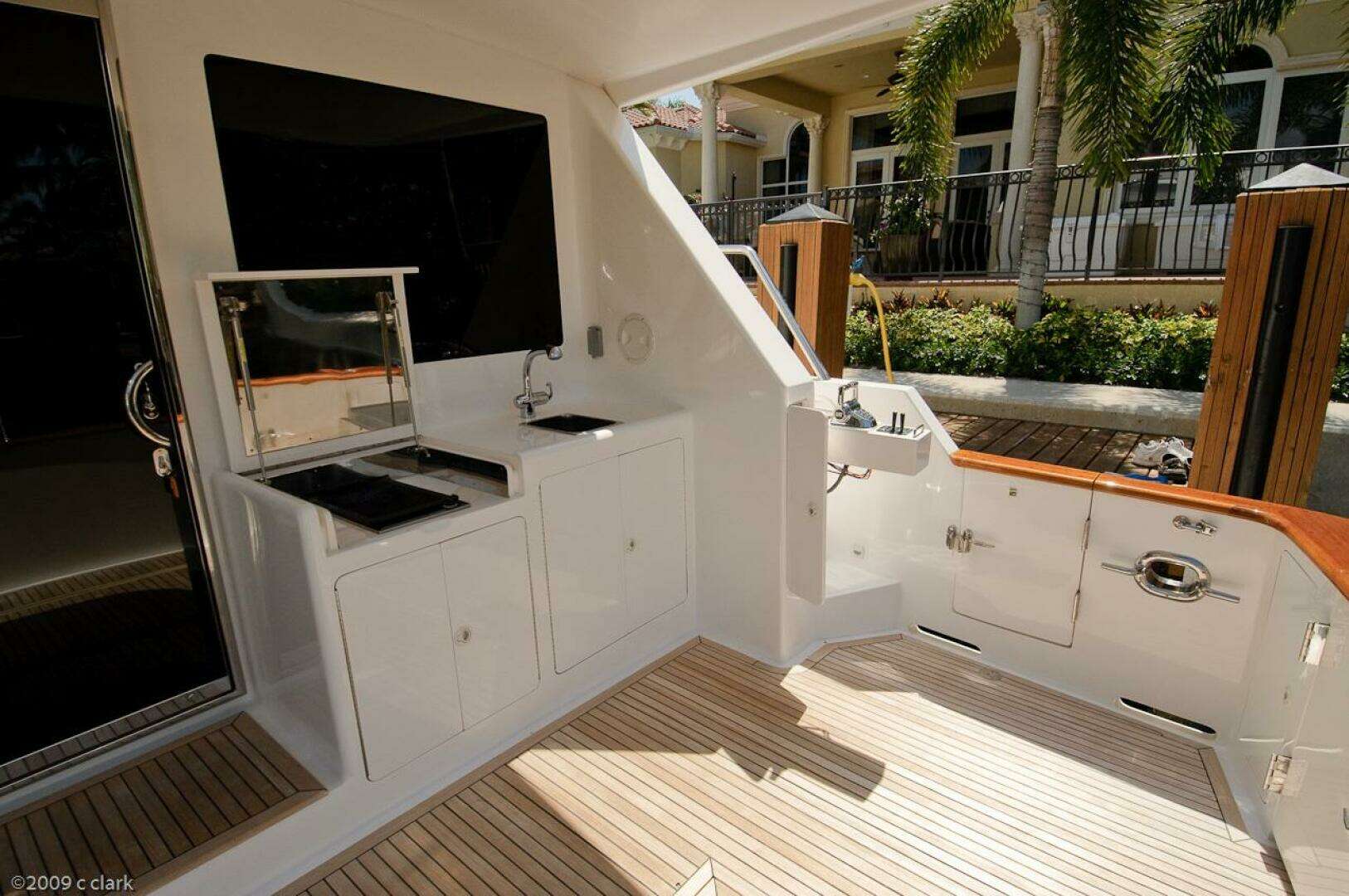 2005 Ocean Alexander 58 Motor Yacht - Image 3