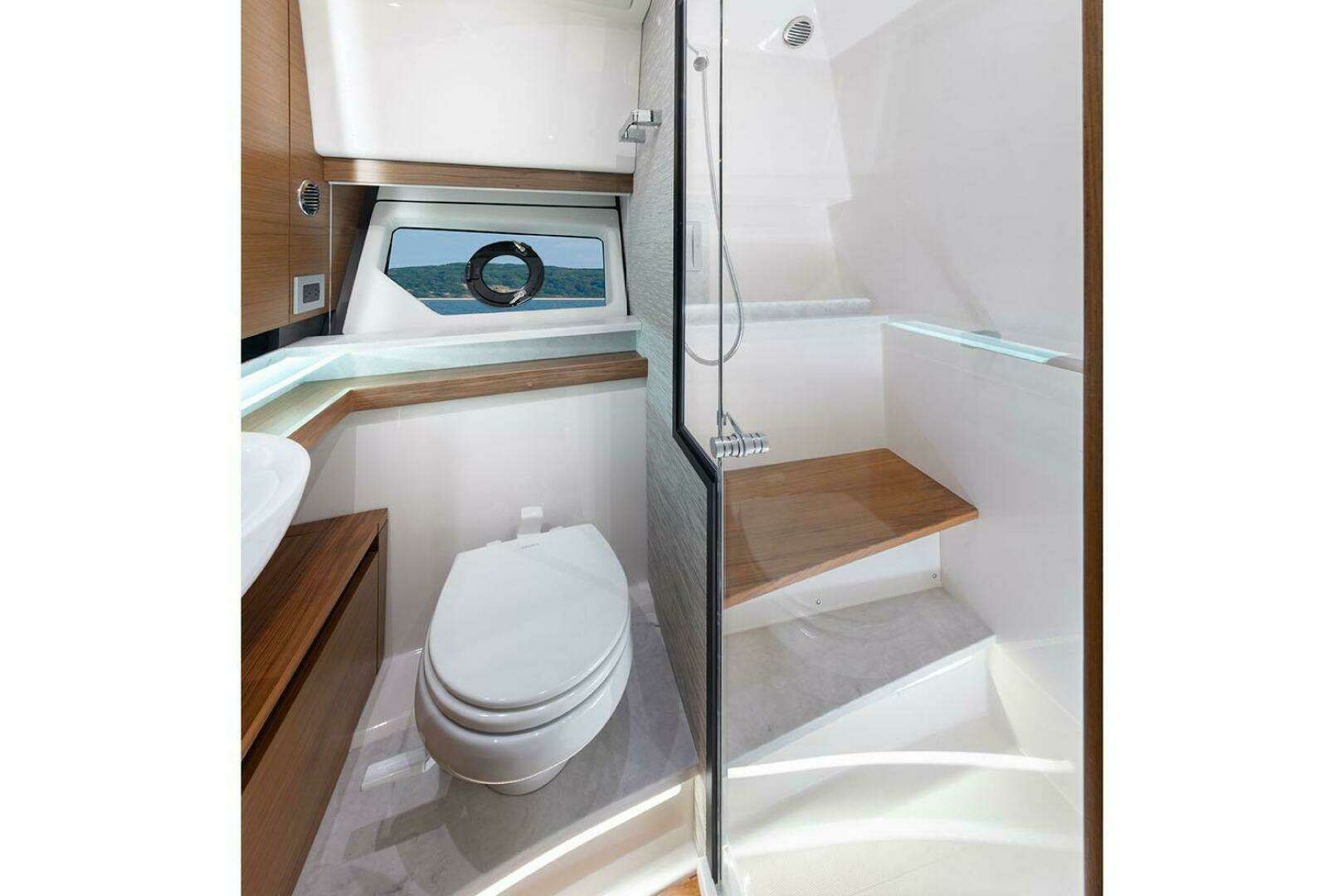 2026 Tiara Yachts 43 LE - Image 16