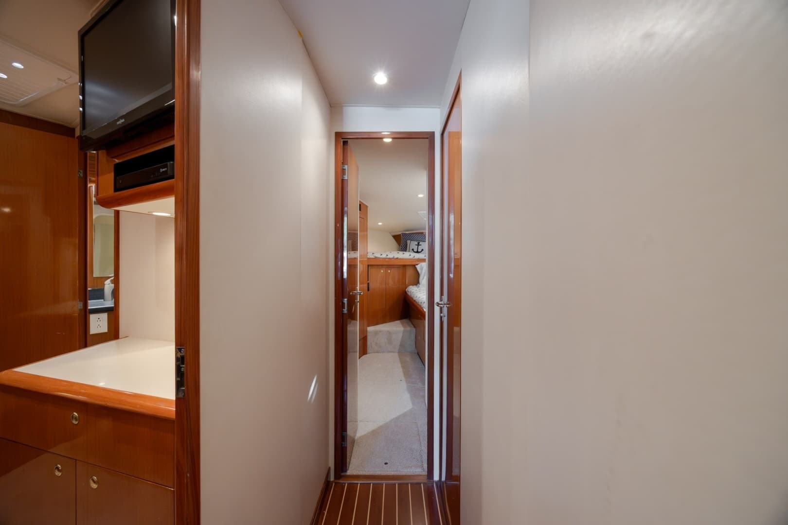 2000 Viking 55 Convertible - Image 42