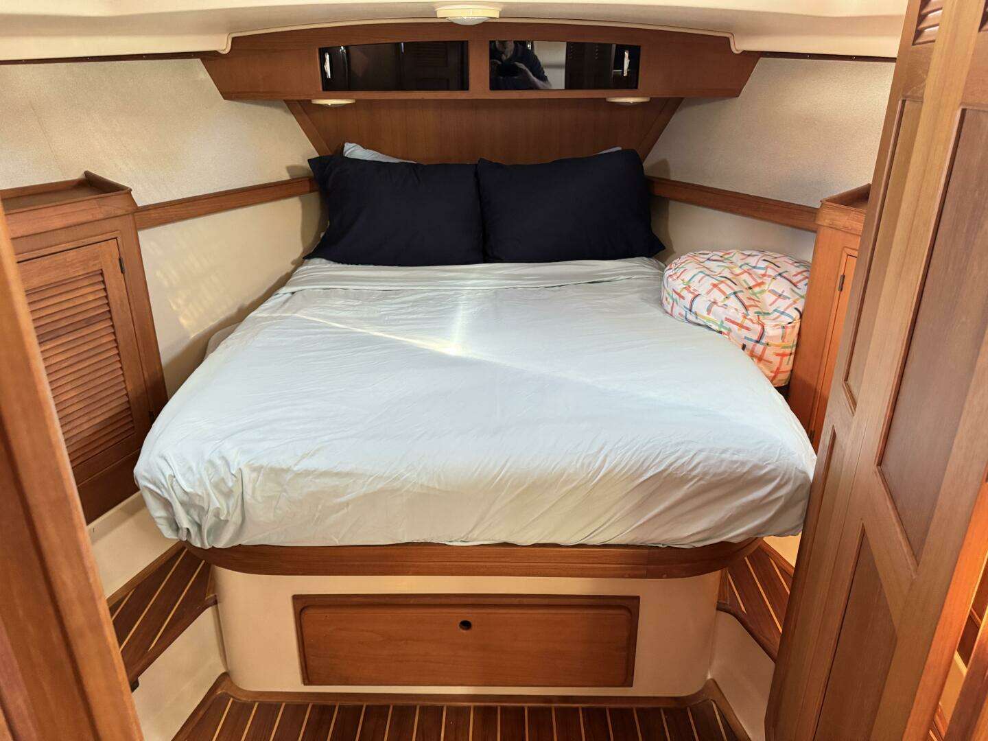 2004 Island Packet 360 Hardtop Express Cruiser - Image 18