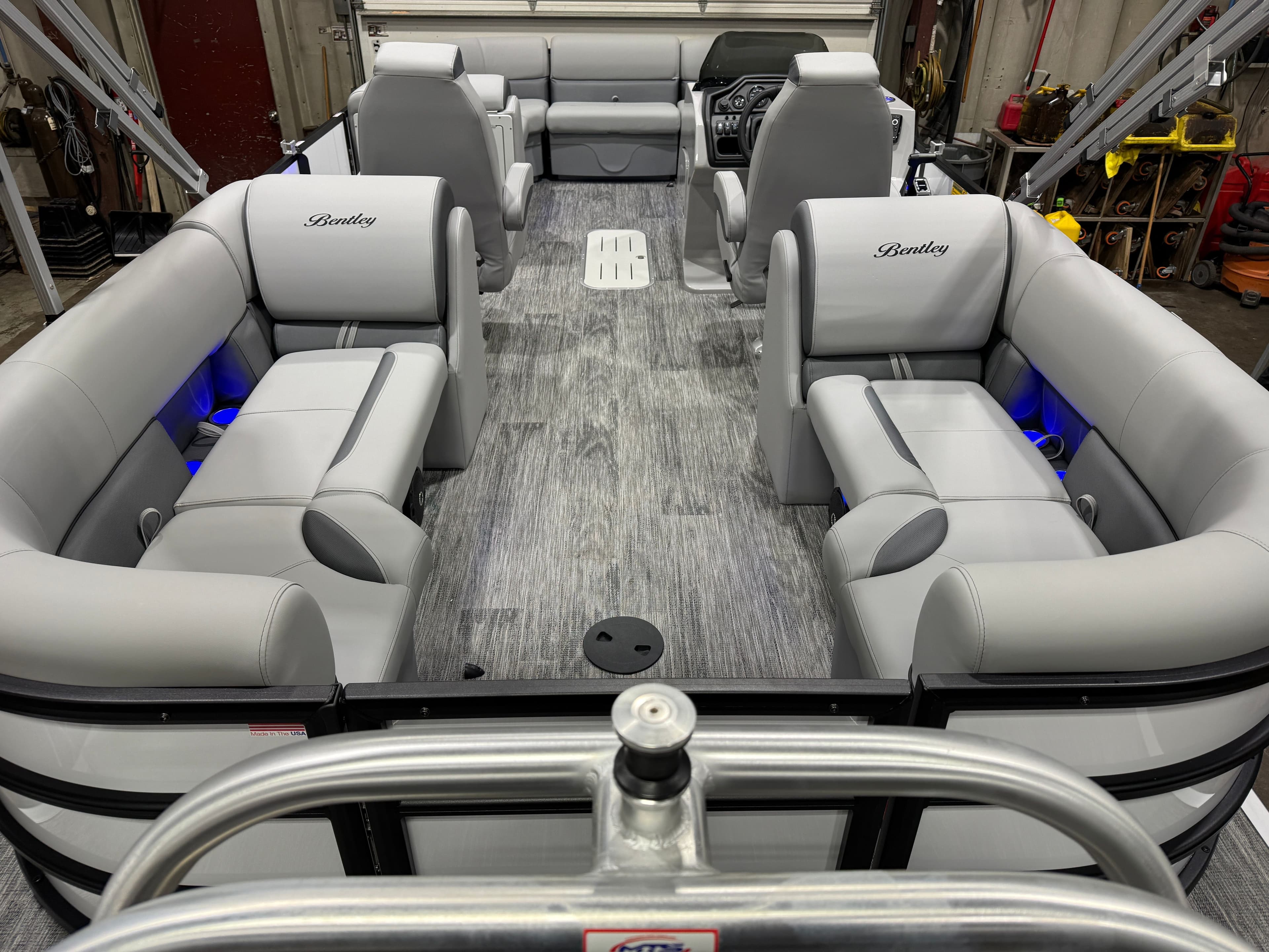 2026 Bentley Pontoons Legacy 200HP Navigator 223 Quad Lounge Tritoon - 6
