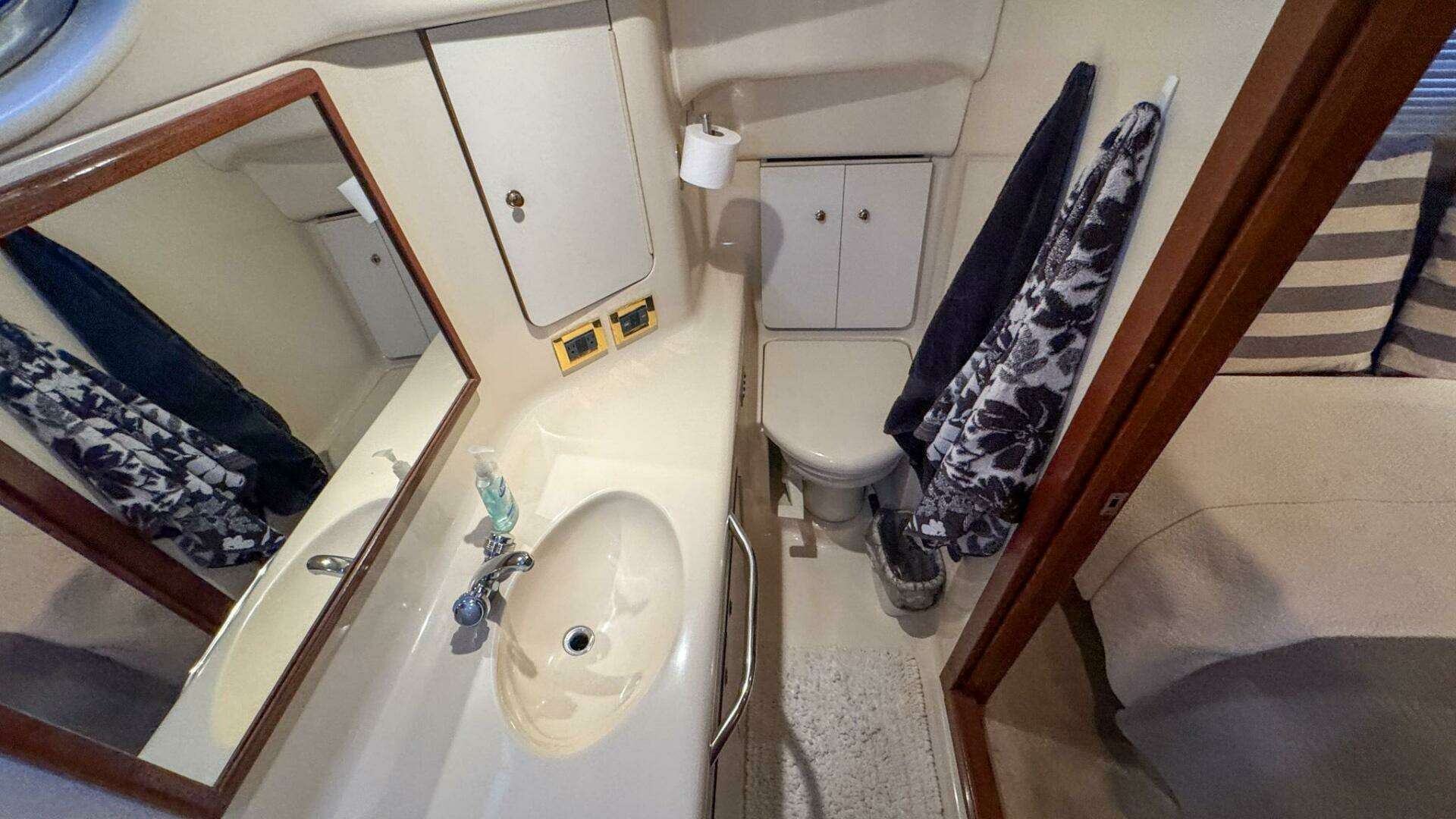 2000 Sea Ray 420 Aft Cabin - Image 41
