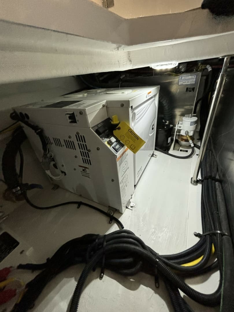 2024 Cruisers Yachts 42 GLS OB - Image 33