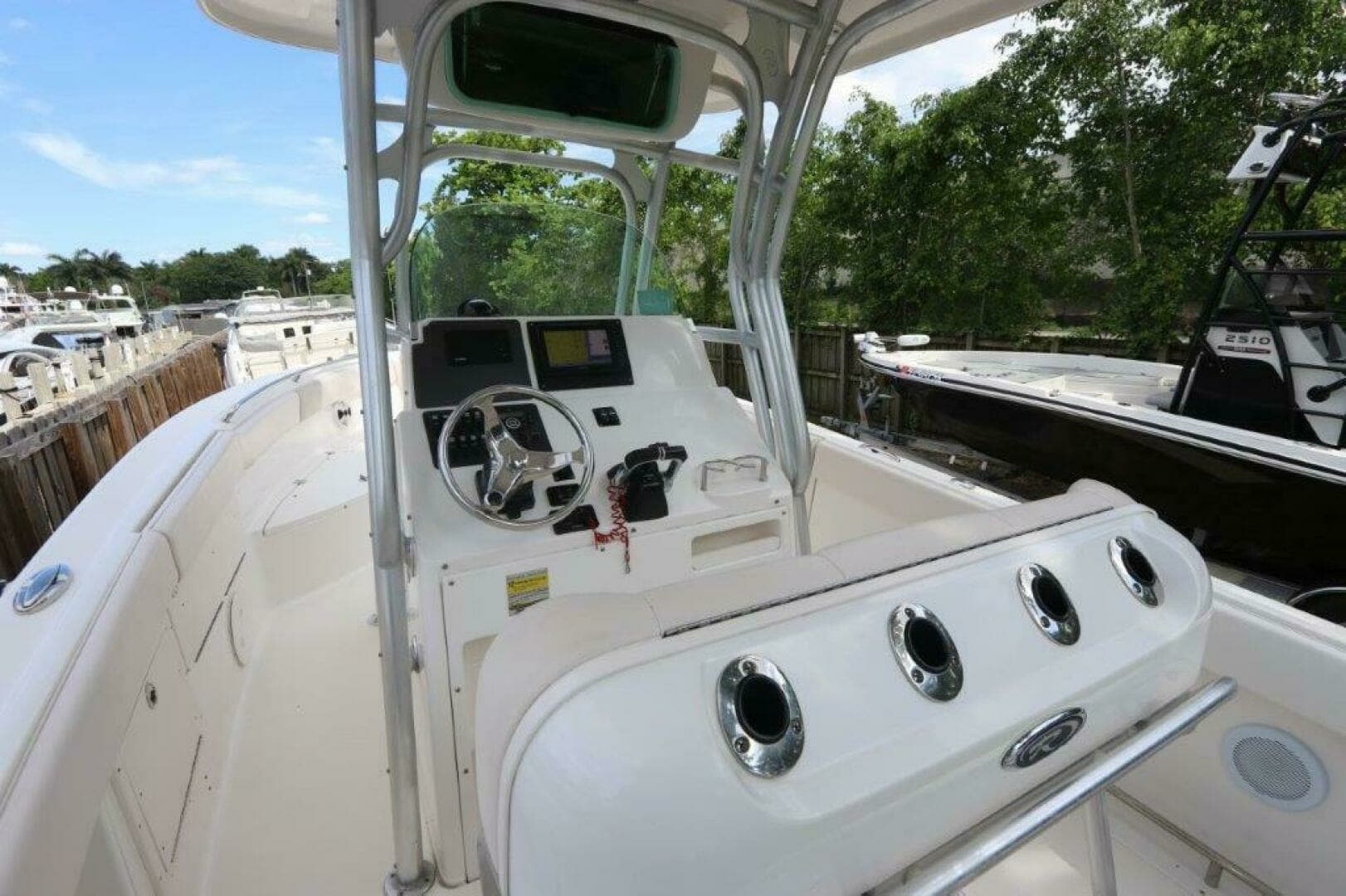 2017 Robalo R260 Center Console - Image 23