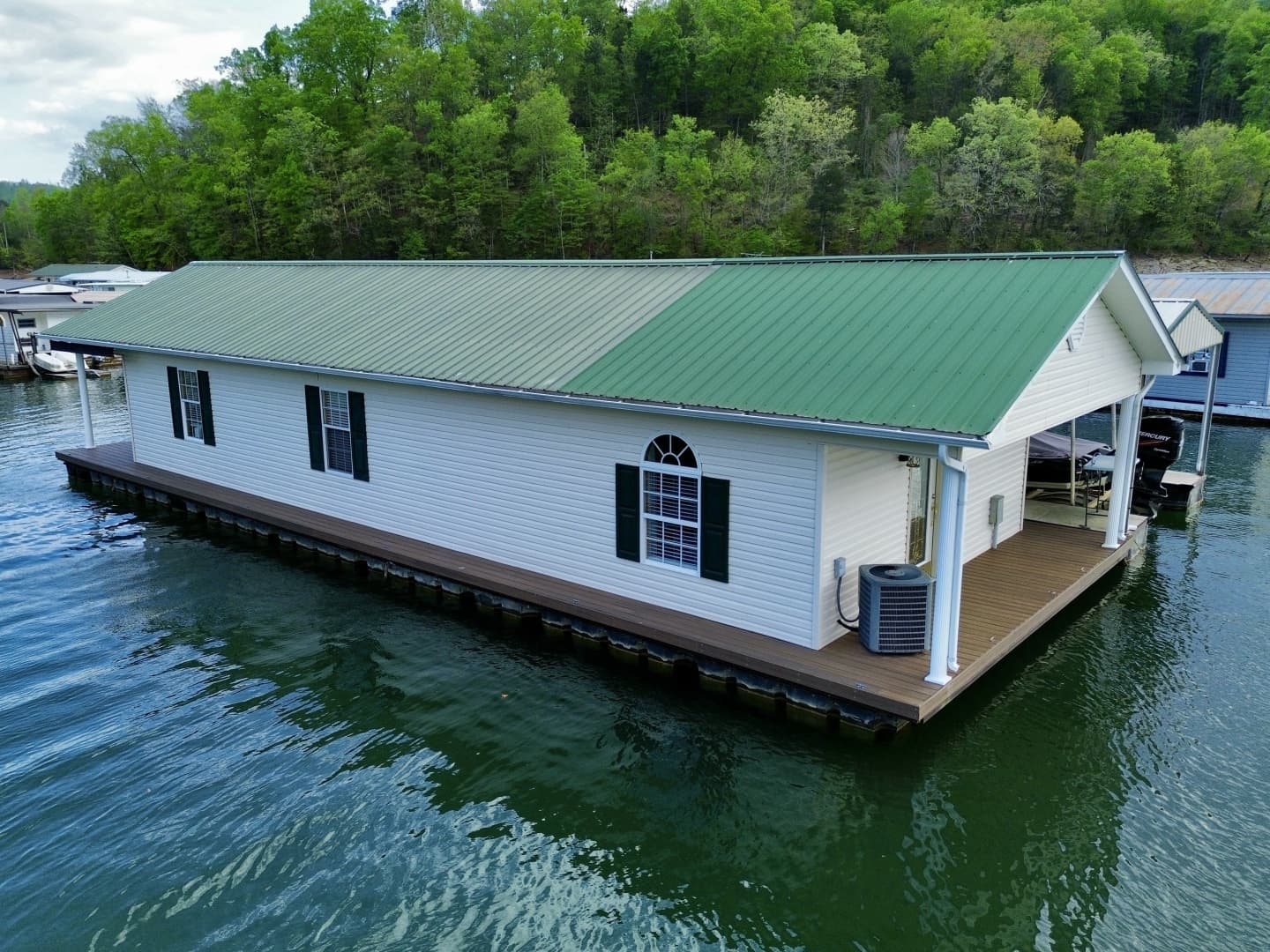2002 Custom 20 x 53 Floating Cabin - Approx 999/sqft - Image 9