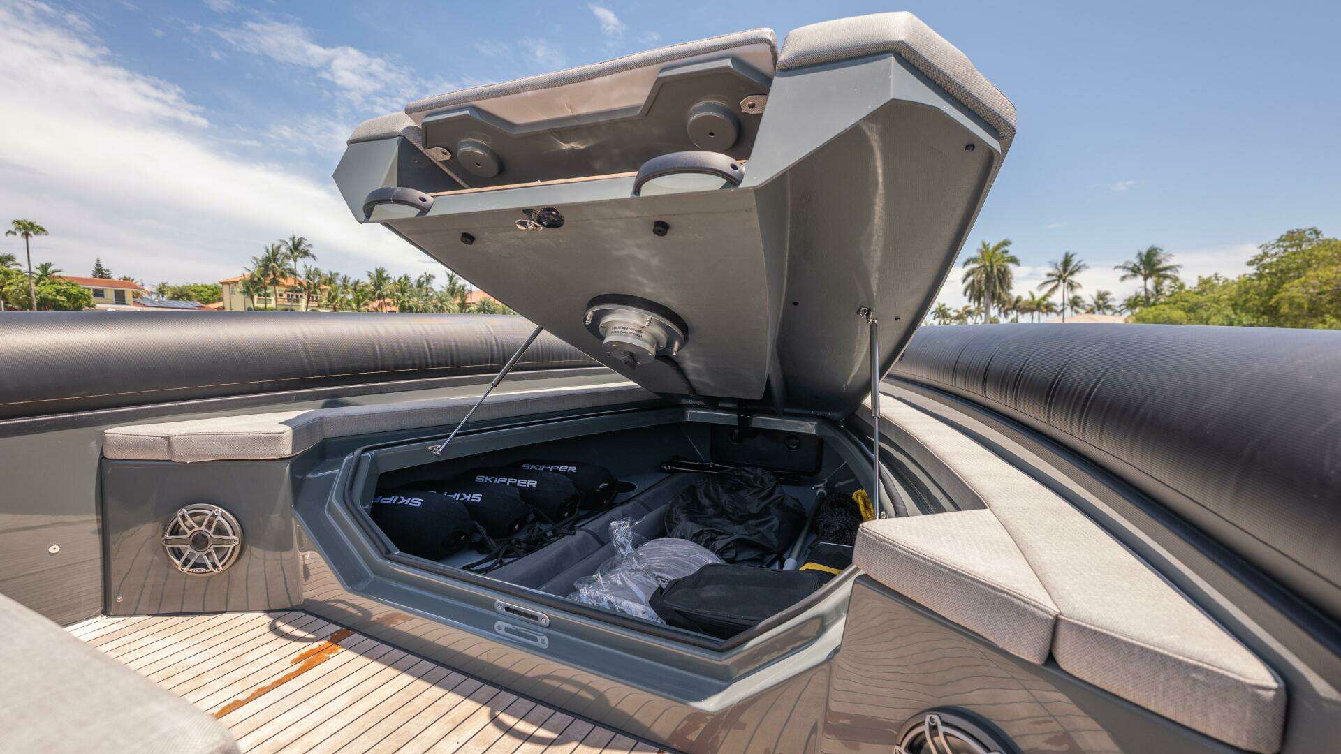 2025 Skipper 38 Sunbed - Image 33