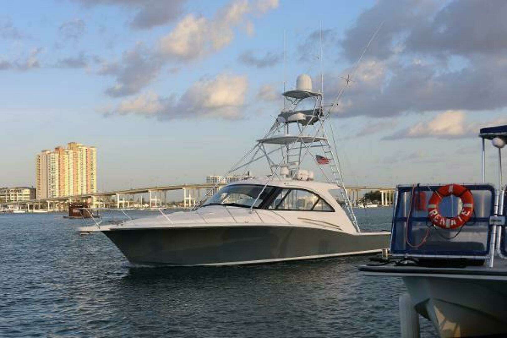 2018 Hatteras 45 Express Sportfish - Image 6