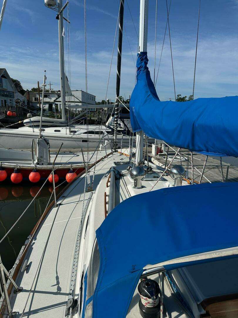 1988 Tartan 31 - Image 13