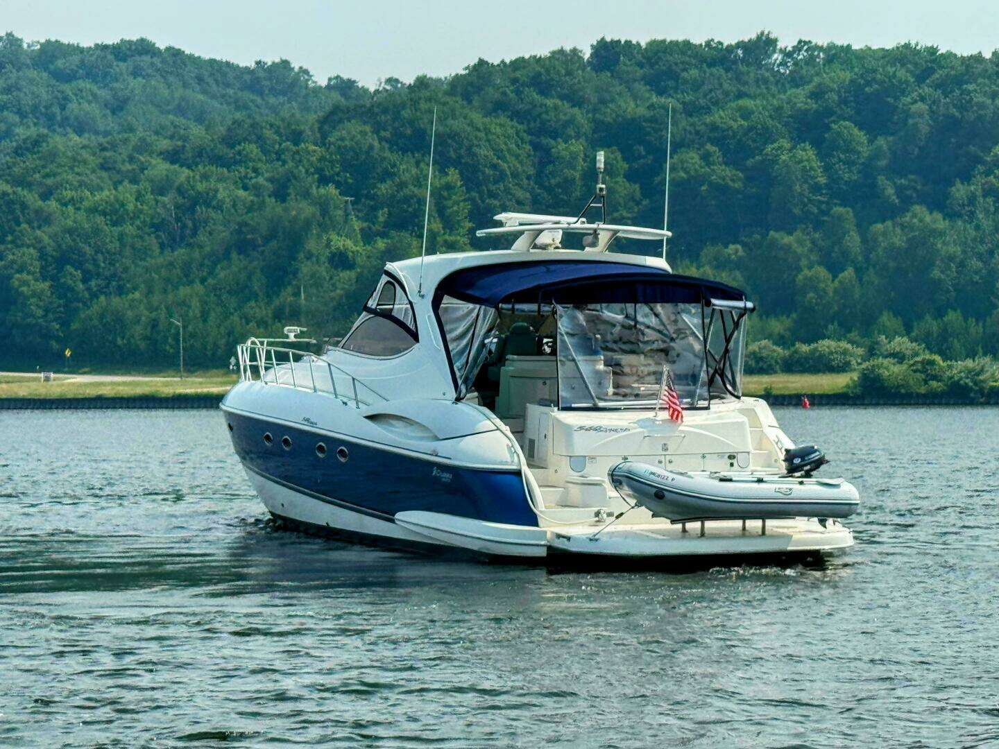 2005 Cruisers Yachts 540 Express - Image 12