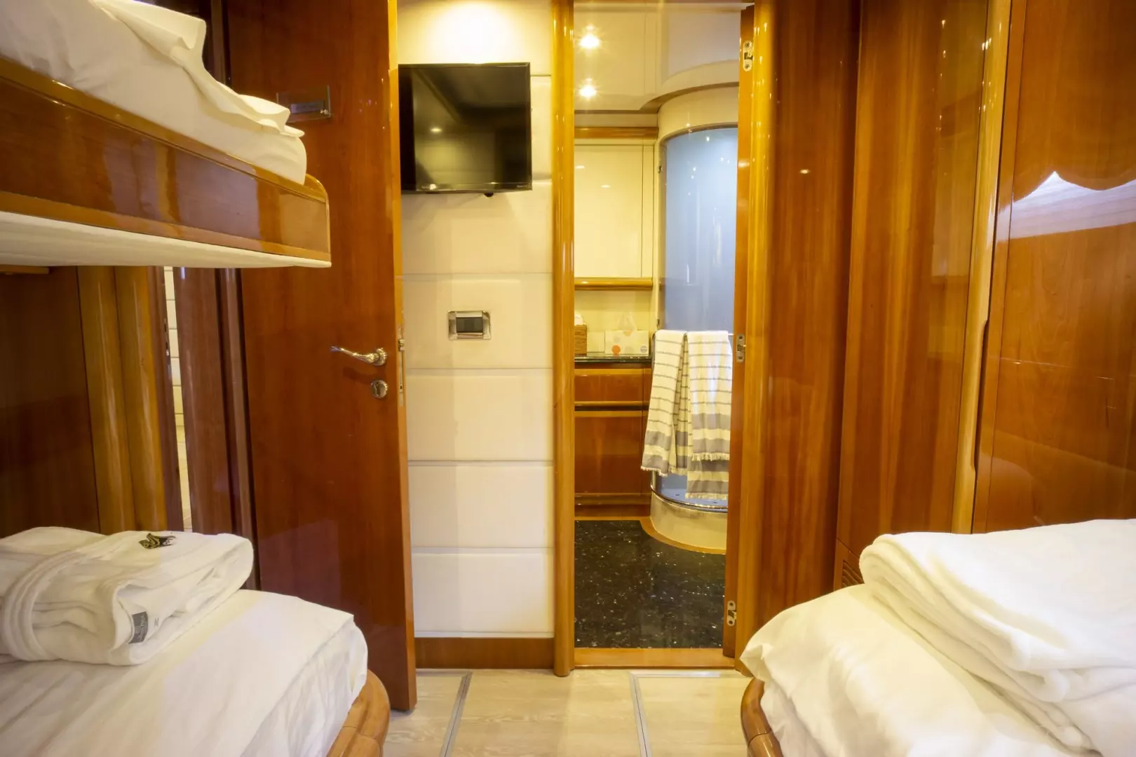 2000 Ferretti Yachts Custom Line 94 - Image 28