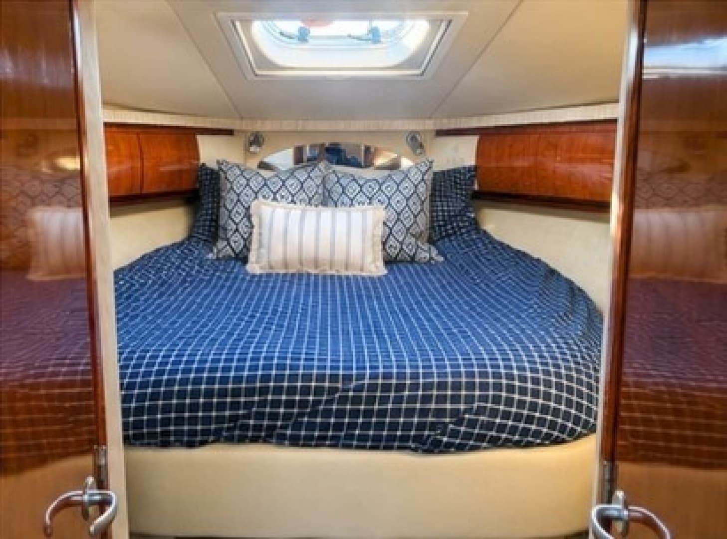 2005 Sea Ray 420 Sundancer - Image 5