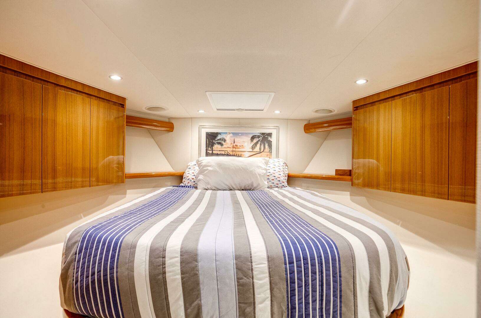 2016 Viking 52 Sport Tower - Image 30