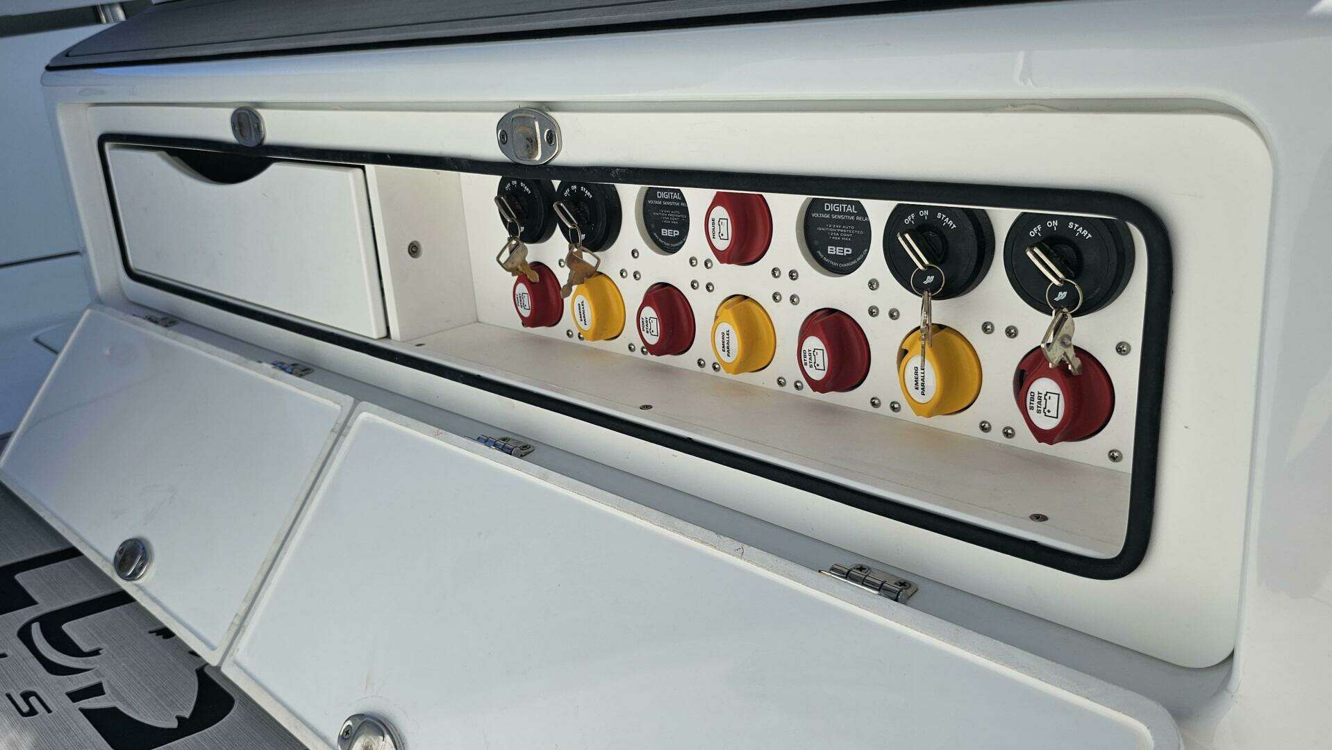 2025 Costa Custom 34SV - Image 36