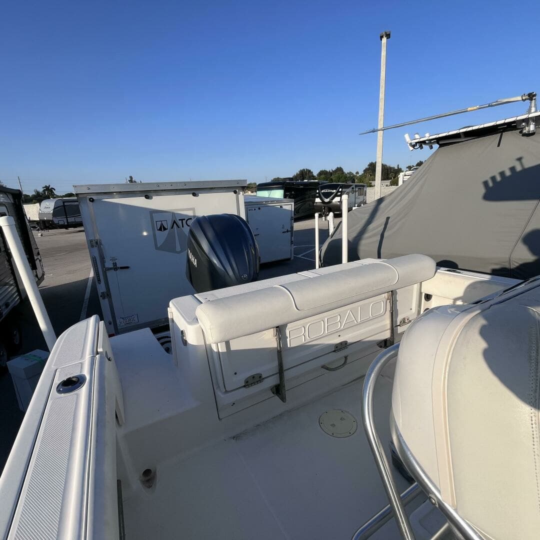2013 Robalo R240 Center Console - Image 3