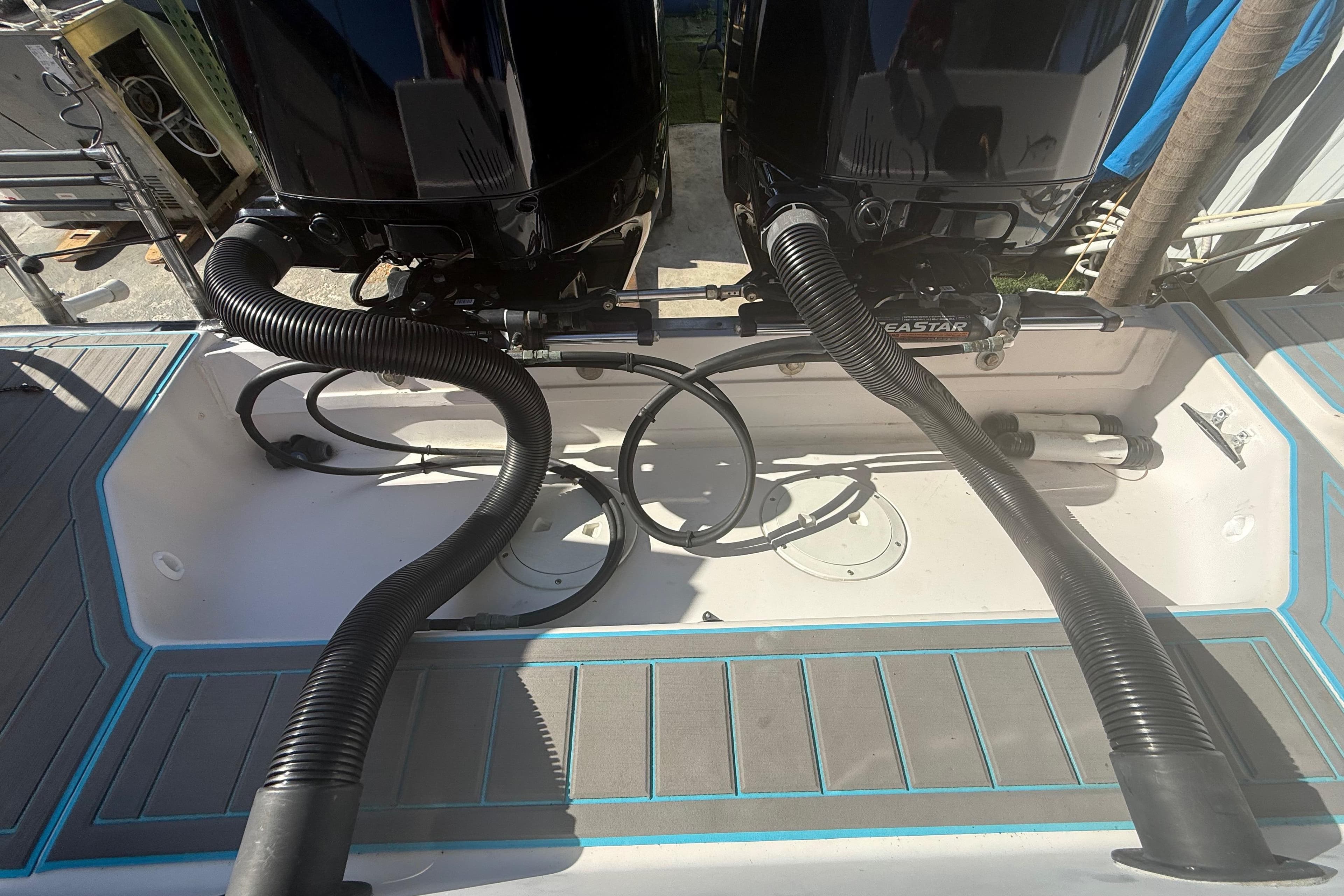 1996 Grady-White Sailfish 272 boat with dual outboard motors and hydraulic steering system.