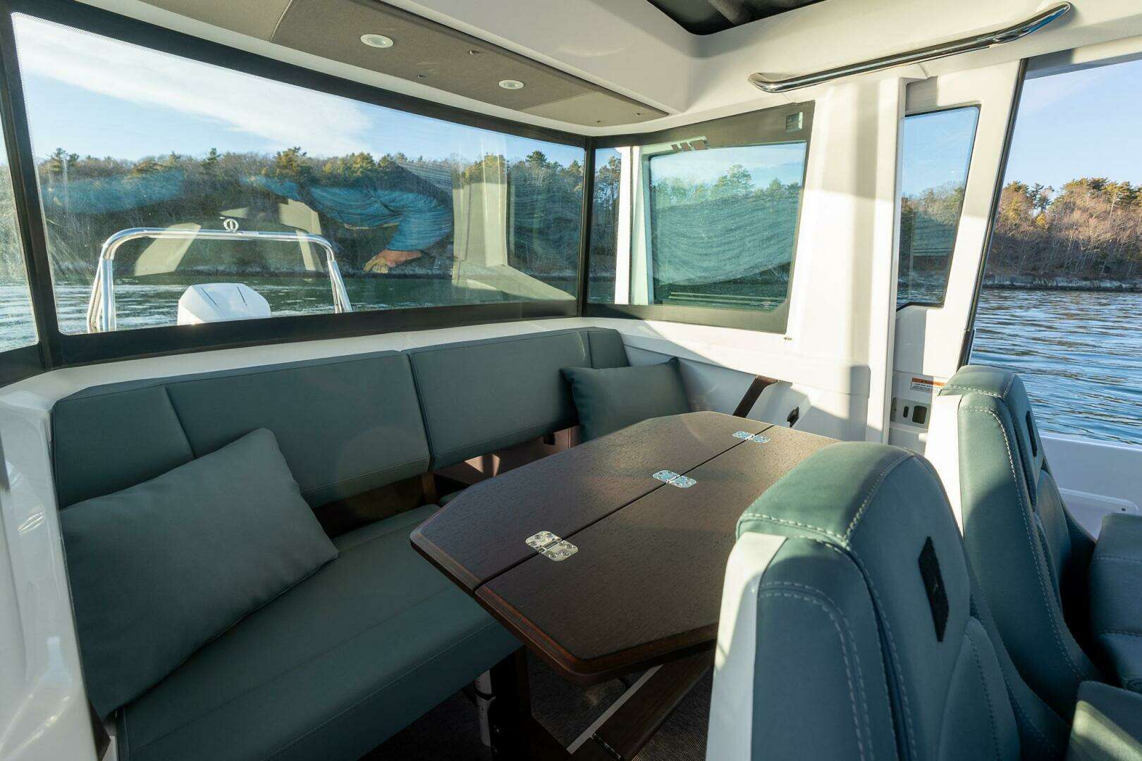2026 Axopar Cross Cabin - Image 29