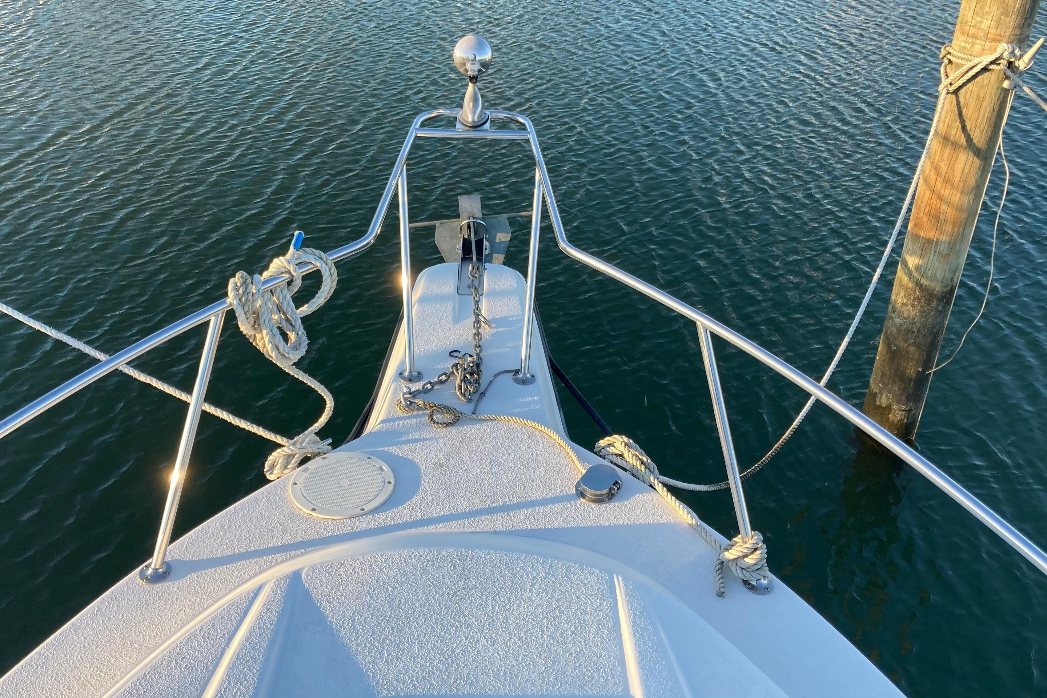 Bow view of 1999 Chaparral Signature 29 boat with anchor and ropes.