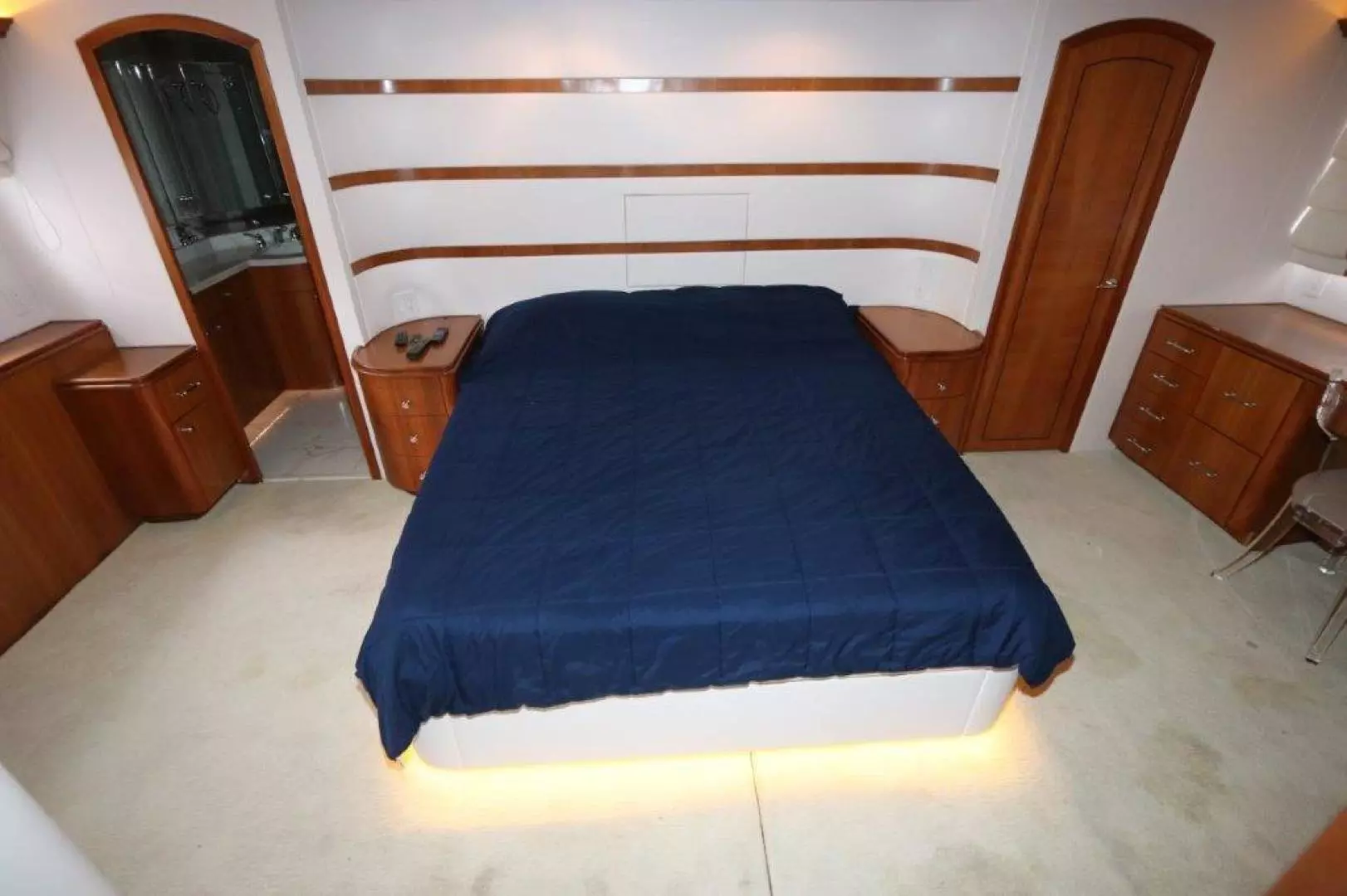 2006 Hatteras 80 - Image 33