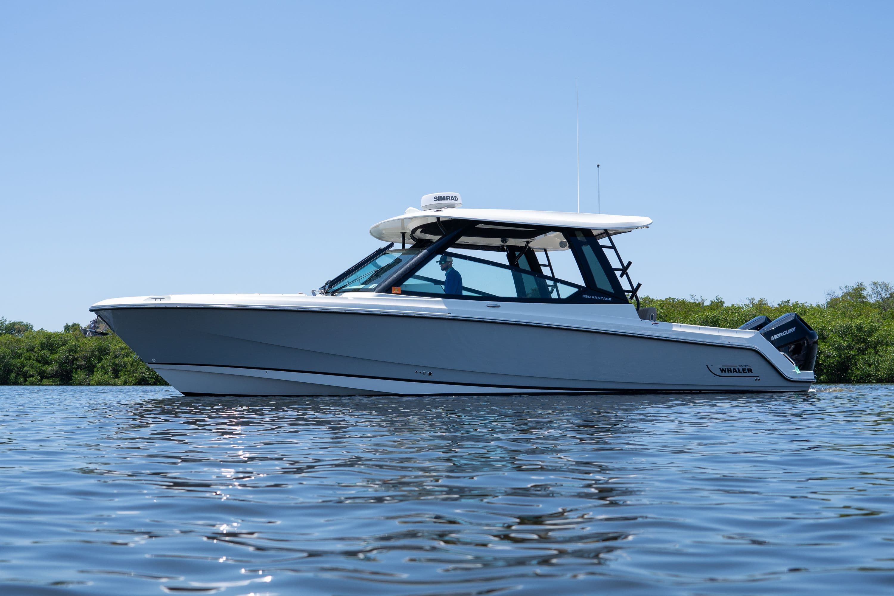 2025 Boston Whaler 330 Vantage - 38