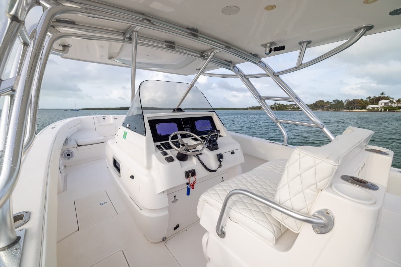 2011 Intrepid 370 Open - Image 22