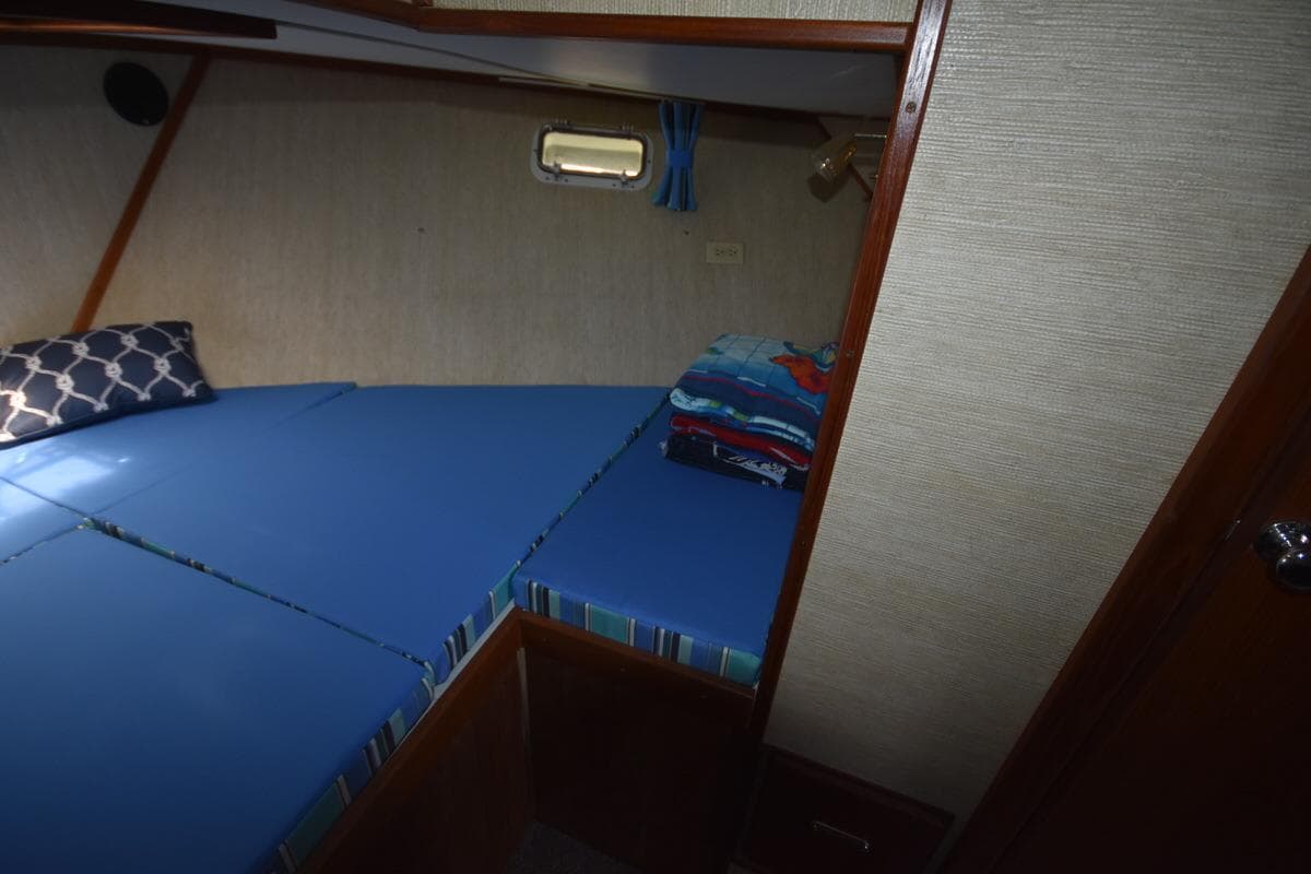 1985 Marinette 39 Double Cabin - 56