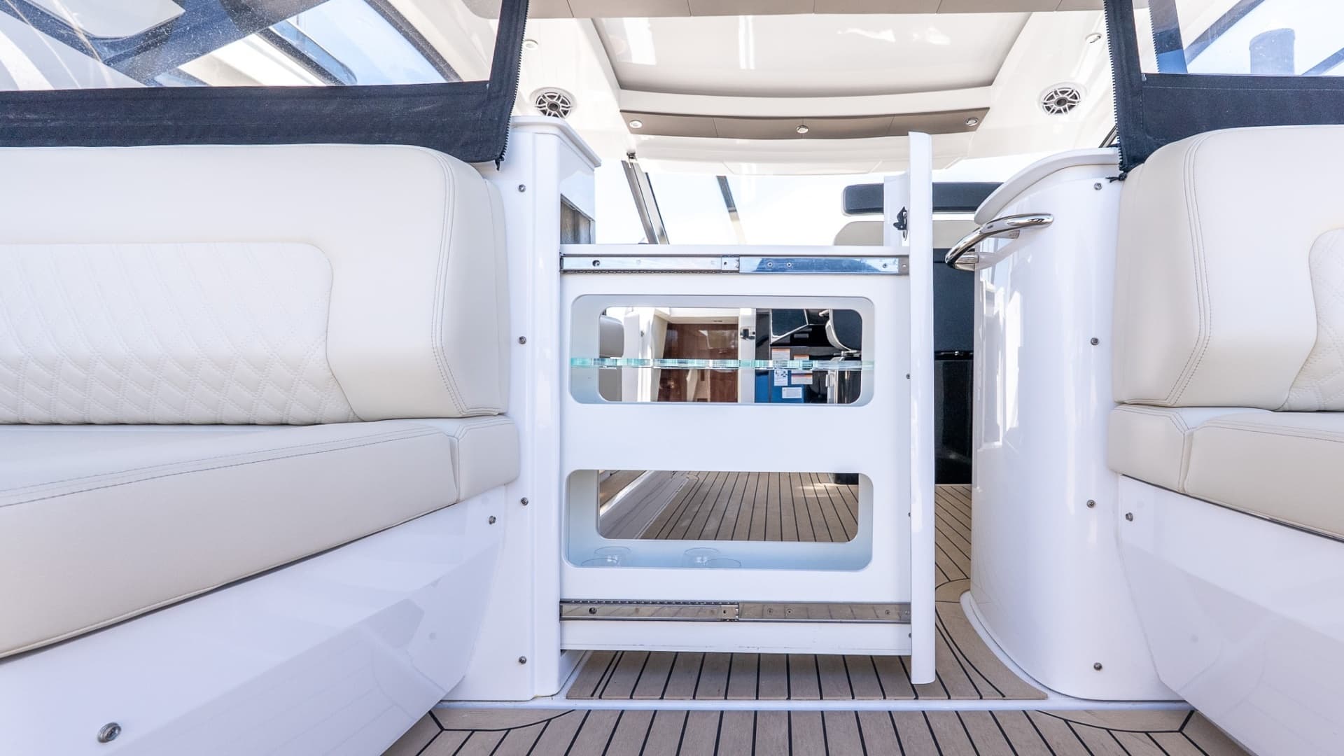 2024 Cruisers Yachts 50 GLS - Image 11