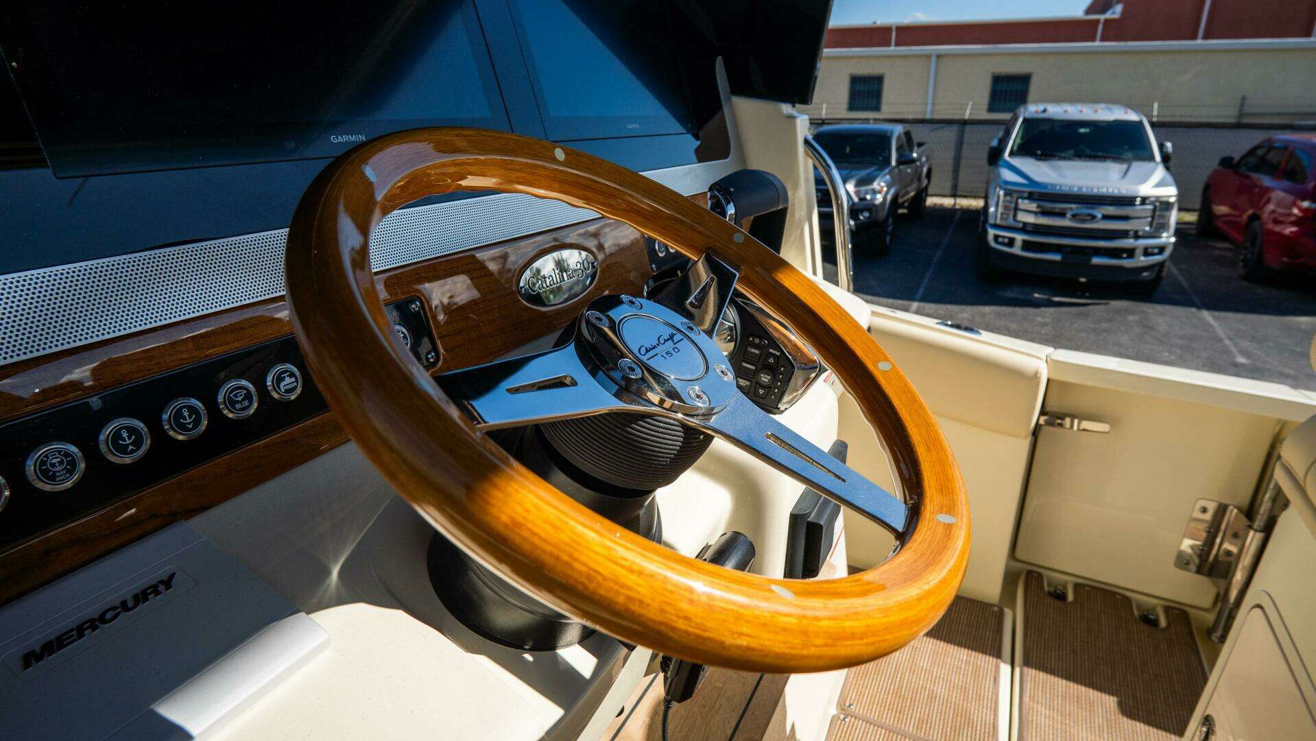 2025 Chris-Craft Catalina - Image 29