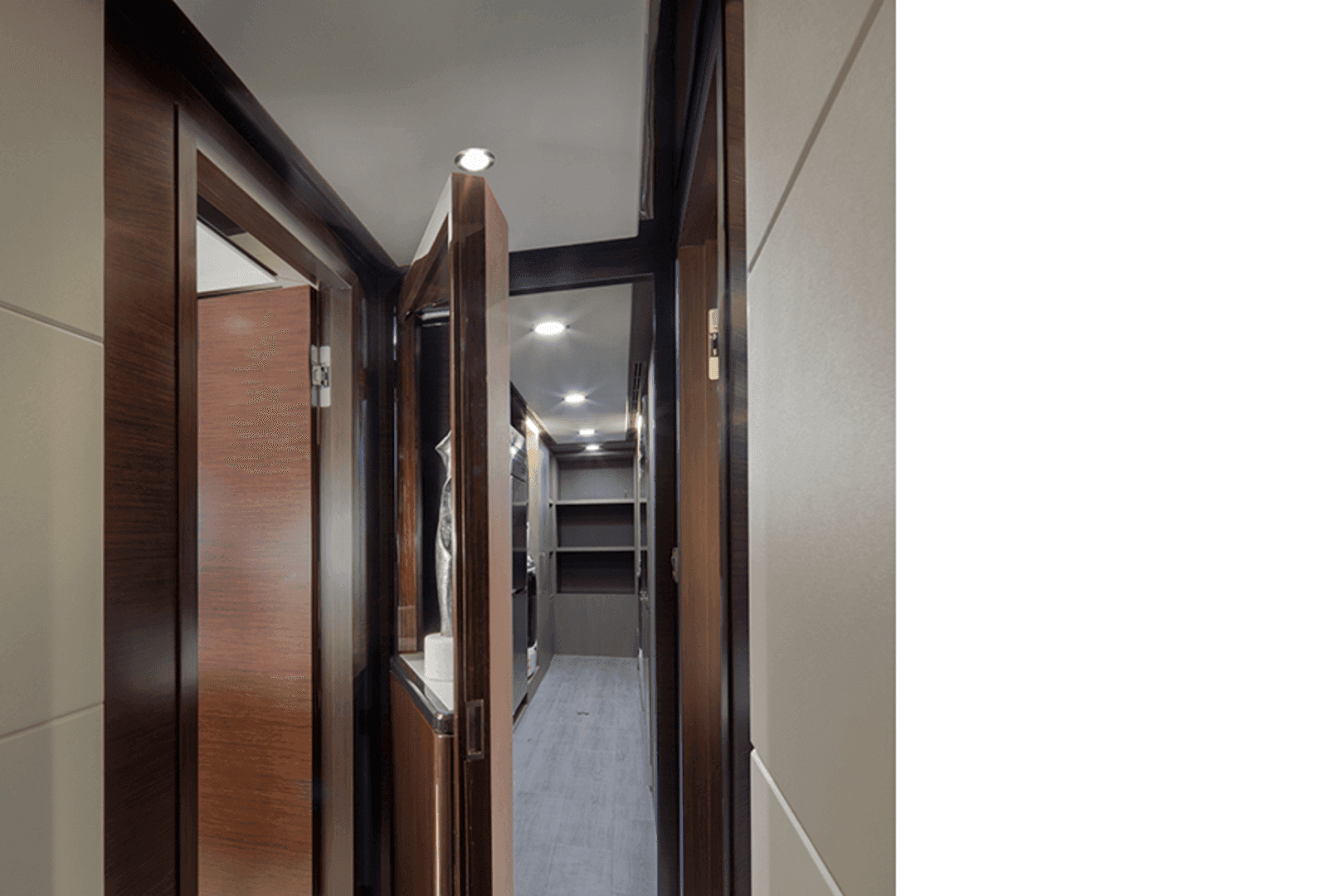 2027 Ocean Alexander 37L - Image 35