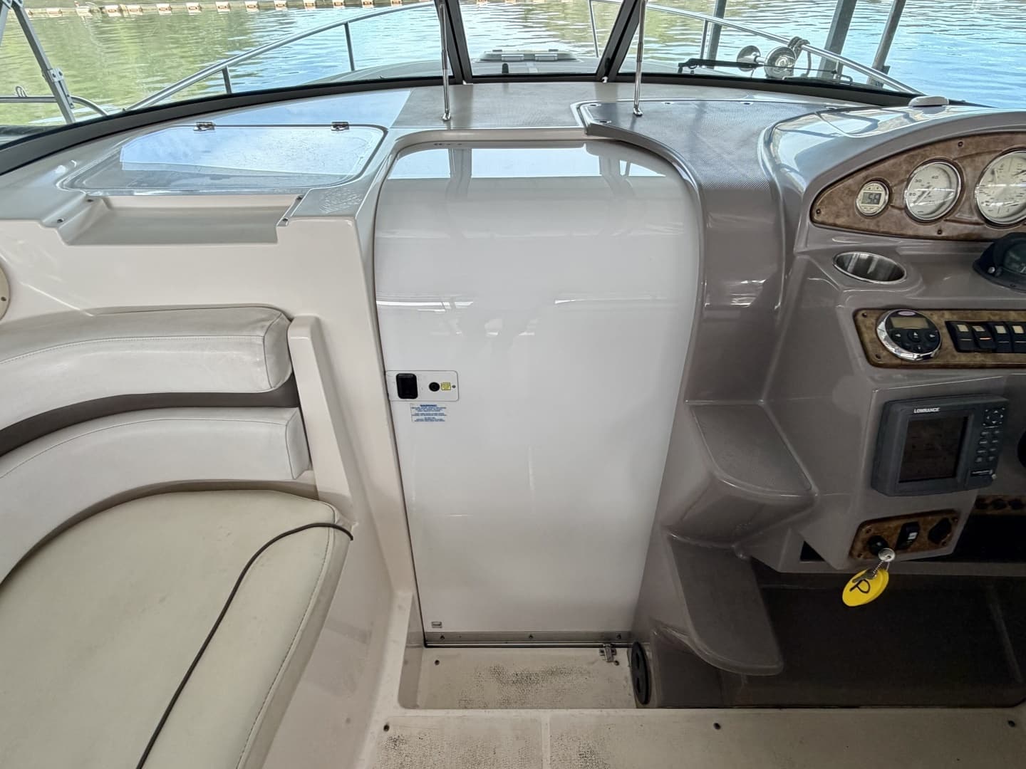 2008 Rinker 280 Express Cruiser - Image 41