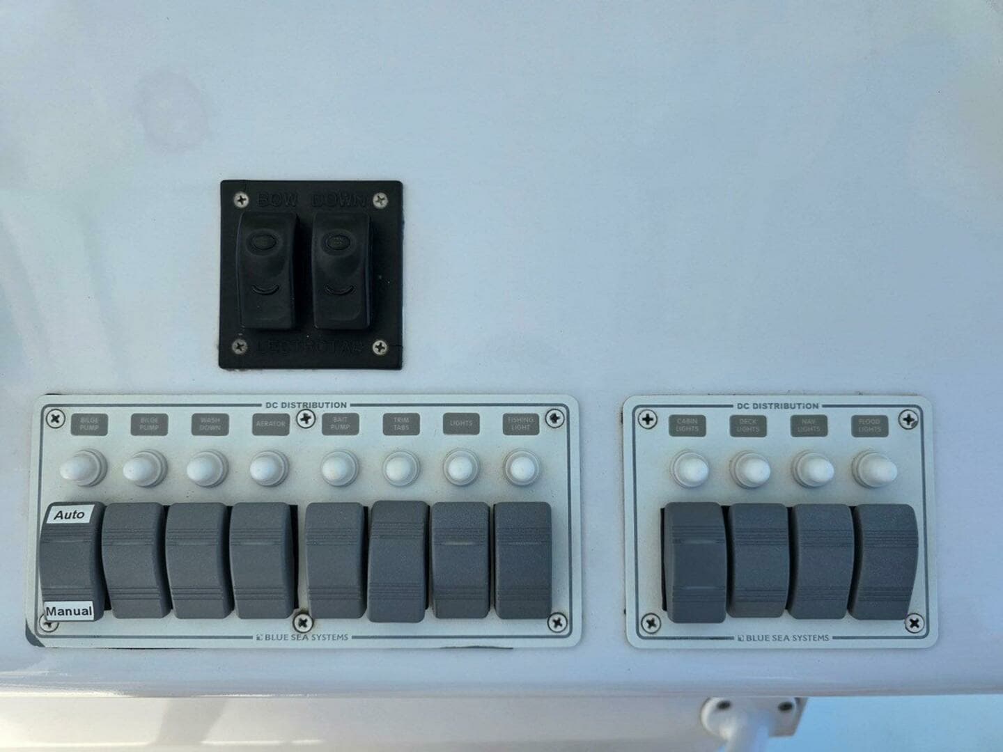 2012 Contender Custom 33 Center Console - Image 15